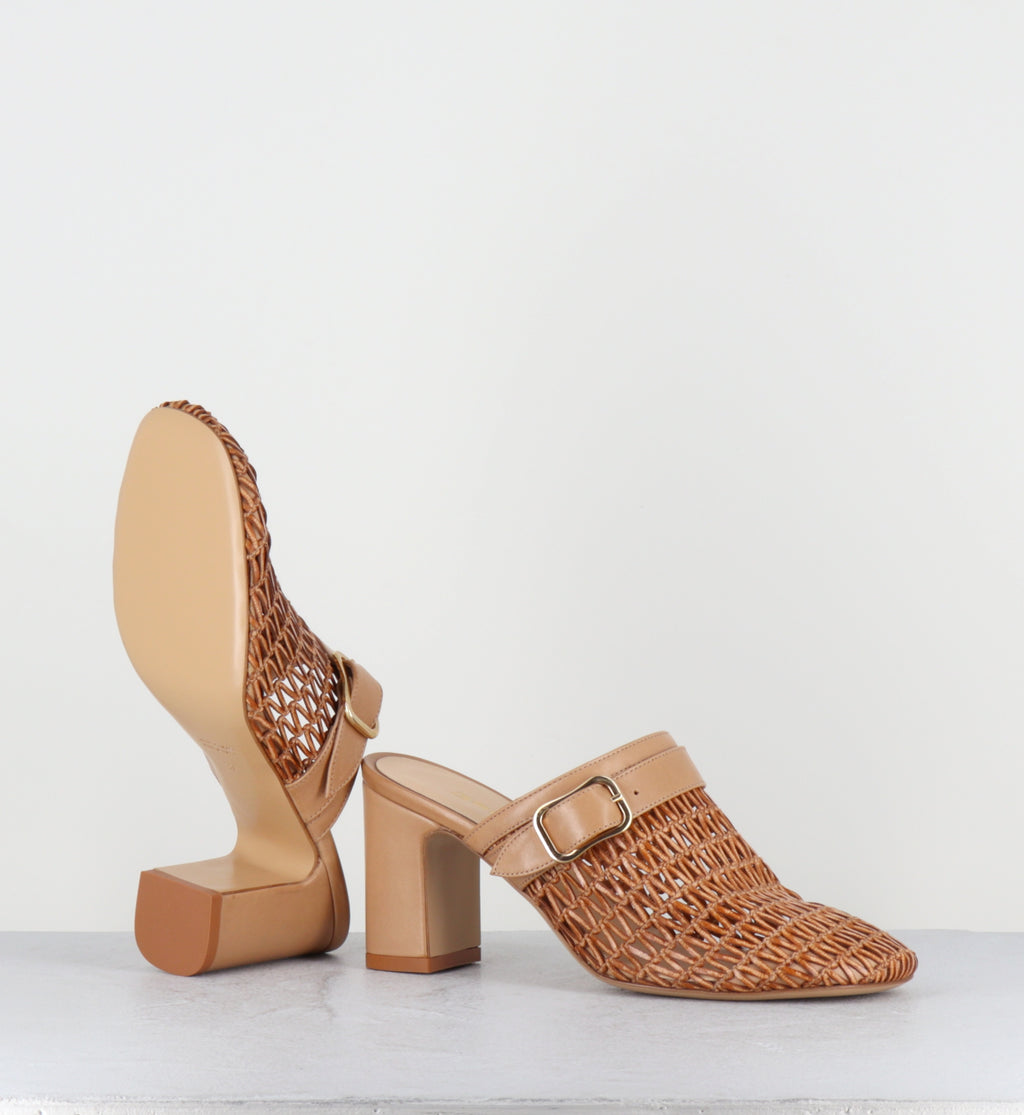 Mules sabot en cuir tressé camel - ANGEL VITELLO SAFARI