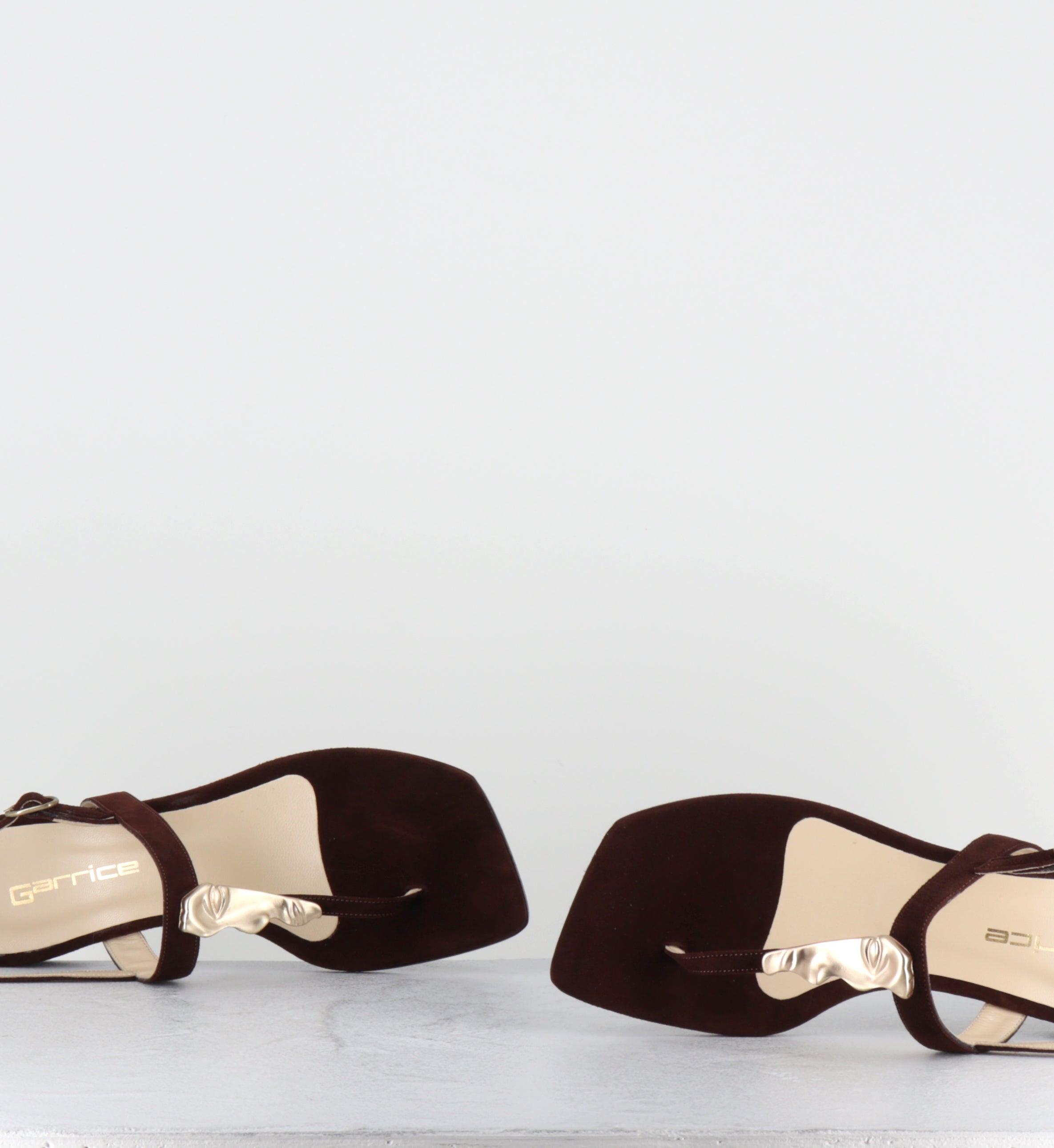 Sandales tongs en daim marron - NUNZI CAM MOGANO