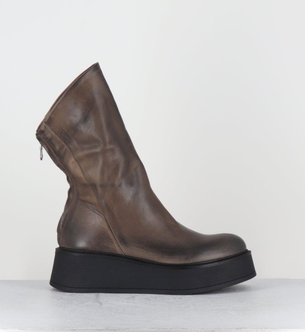 Boots compensées en cuir marron - RIKO LAVATO ASFALTO