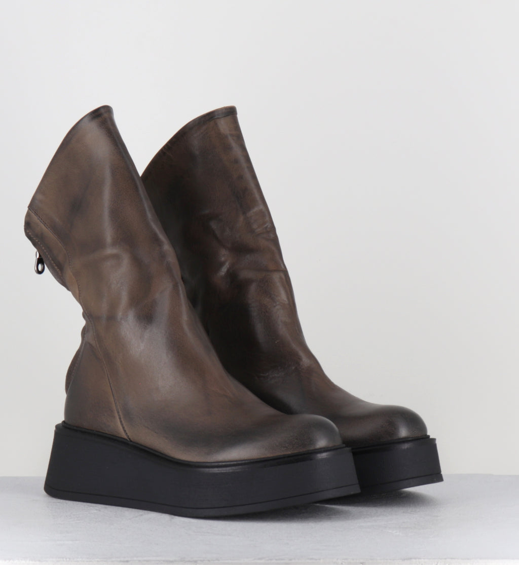 Boots compensées en cuir marron - RIKO LAVATO ASFALTO