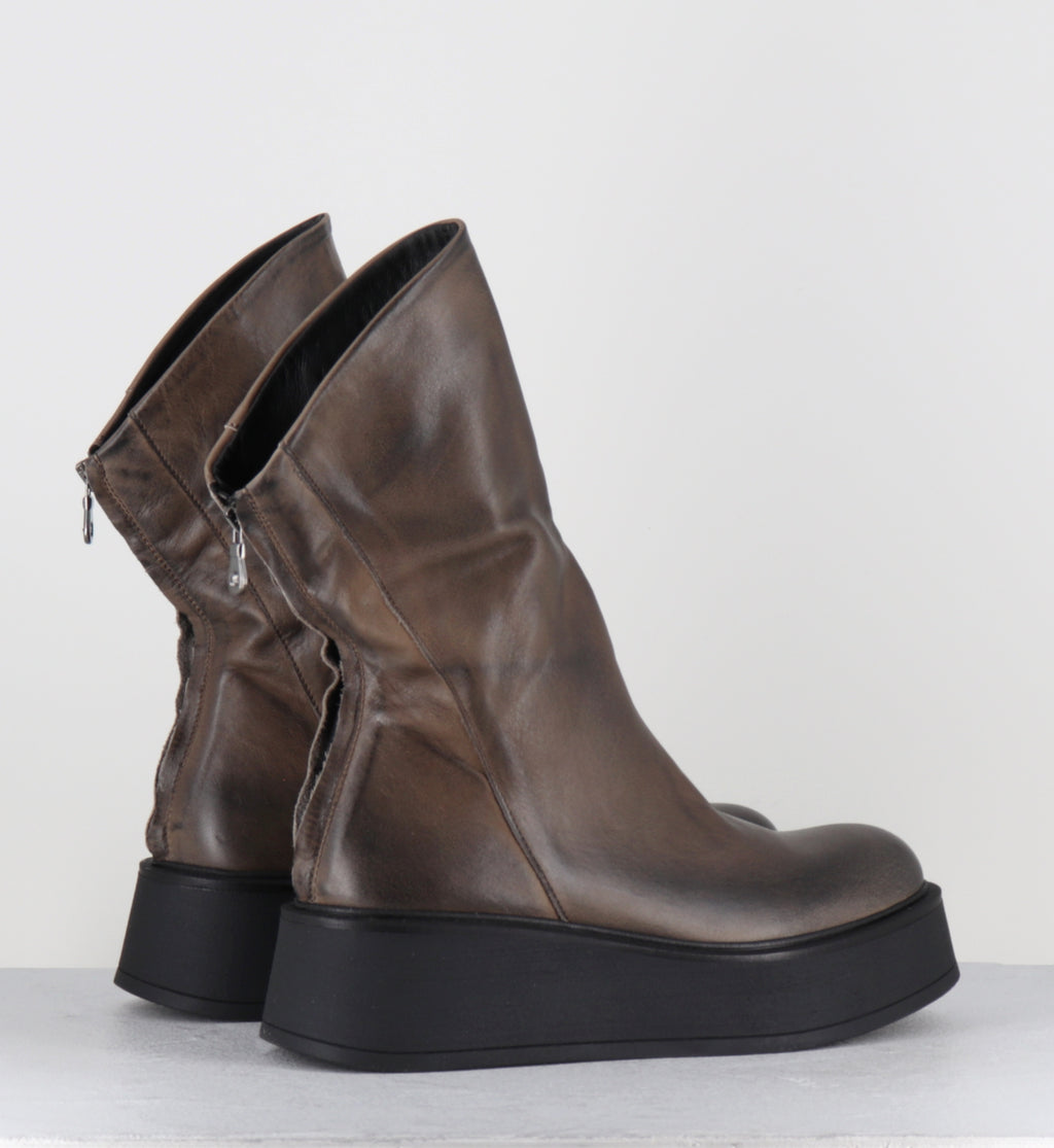 Boots compensées en cuir marron - RIKO LAVATO ASFALTO