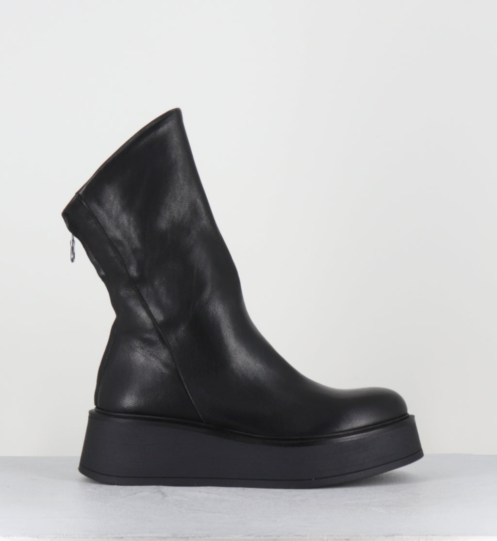 Boots compensées en cuir noir - RIKO LAVATO NERO
