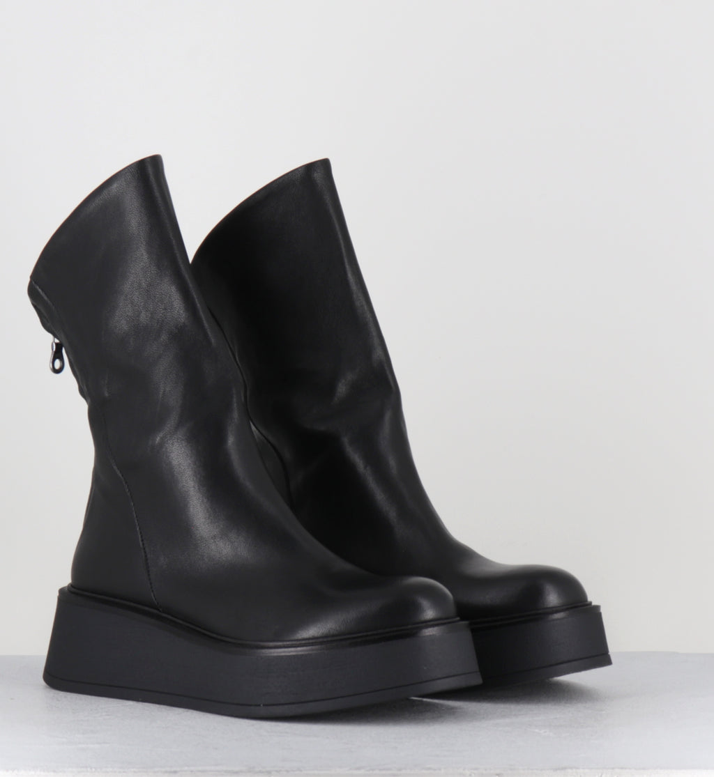 Boots compensées en cuir noir - RIKO LAVATO NERO