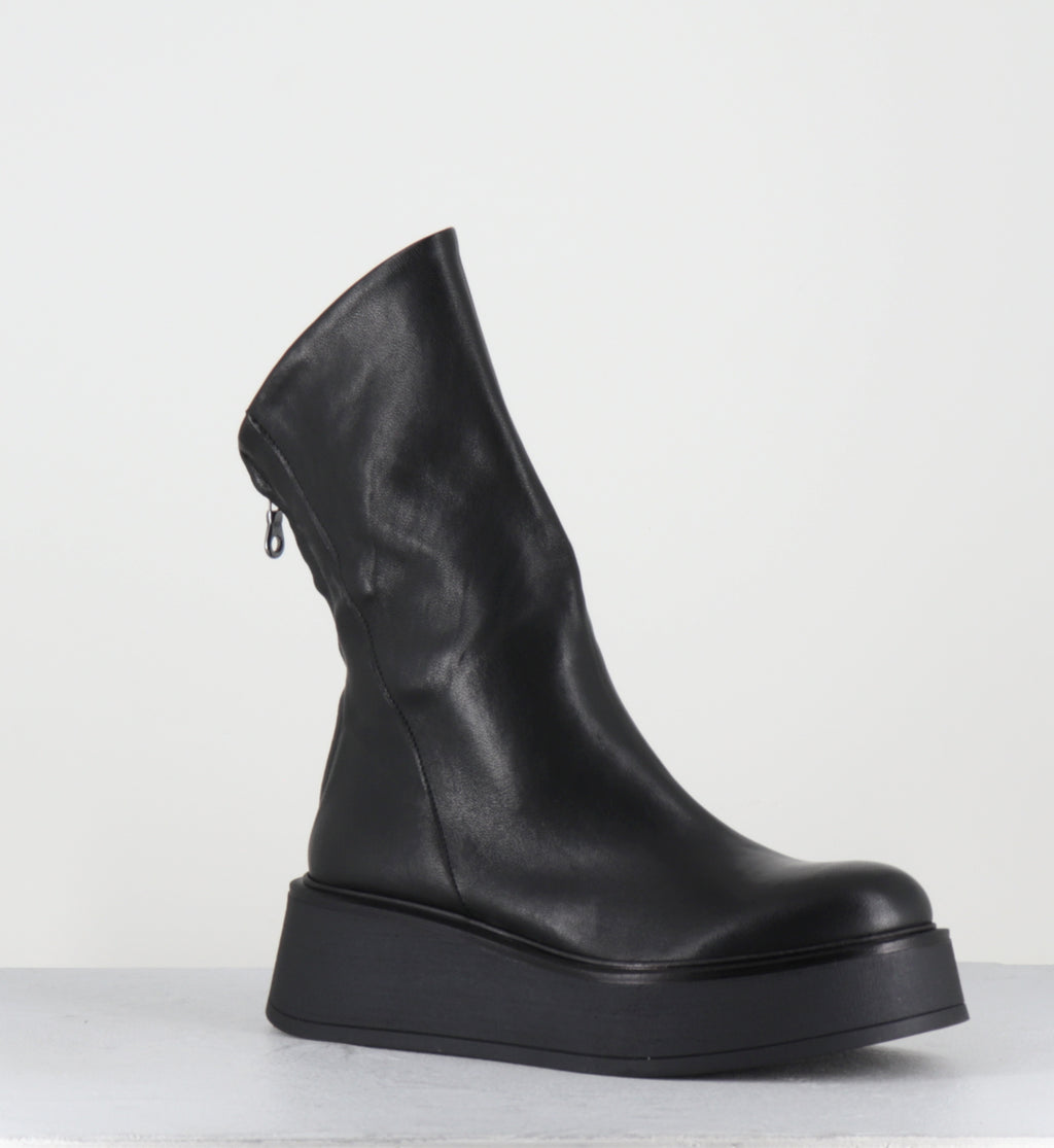 Boots compensées en cuir noir - RIKO LAVATO NERO
