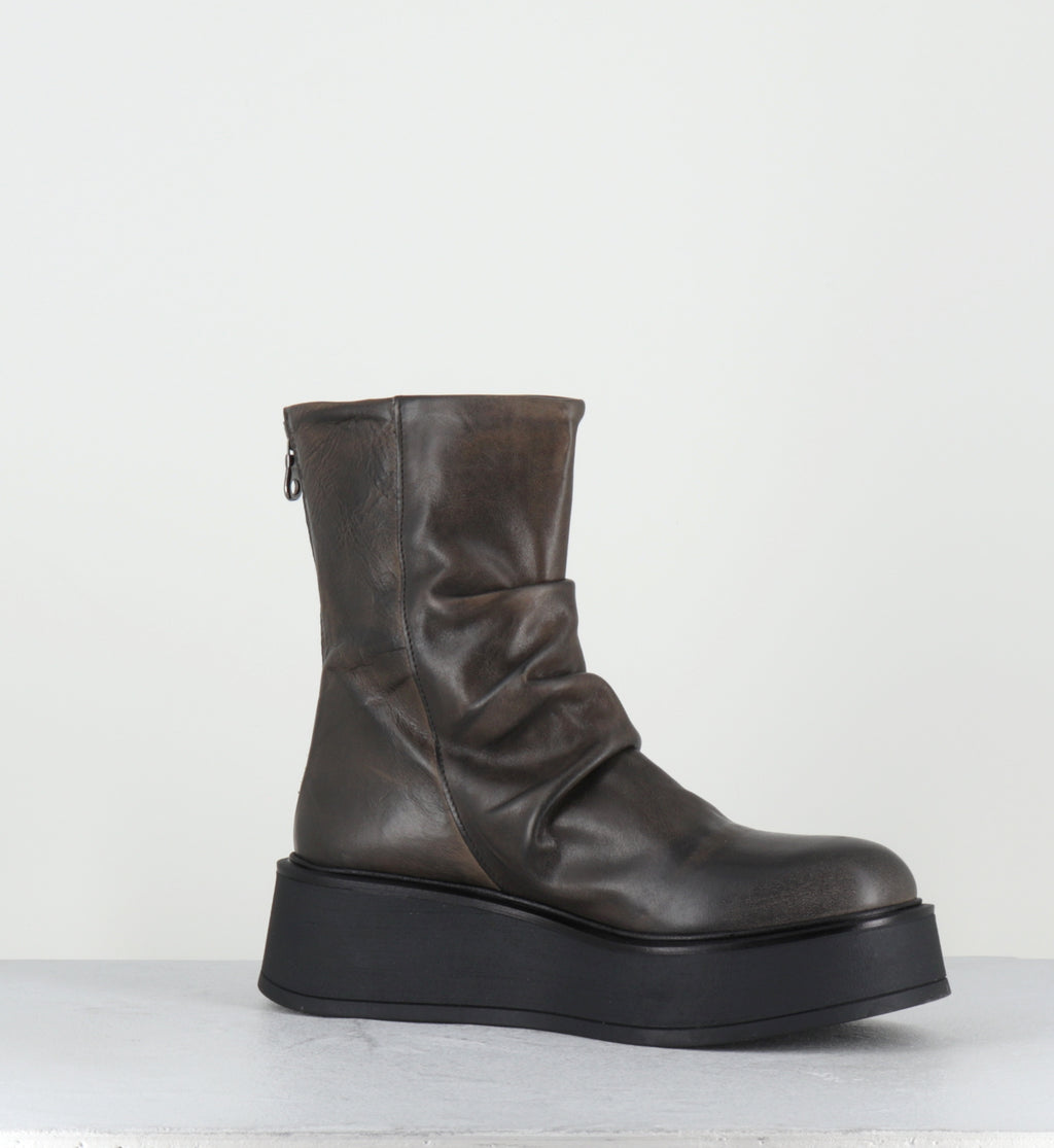 Bottines compensées en cuir kaki - ROKAN LAVATO ASFALTO