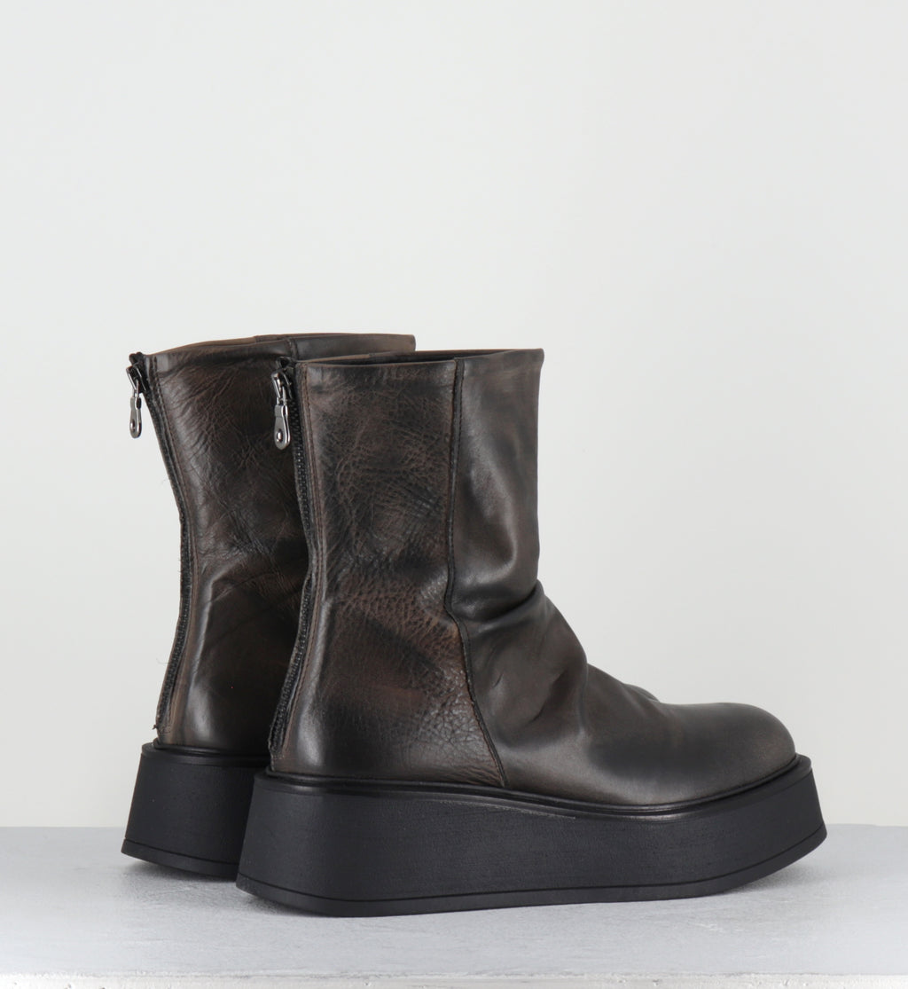 Bottines compensées en cuir kaki - ROKAN LAVATO ASFALTO