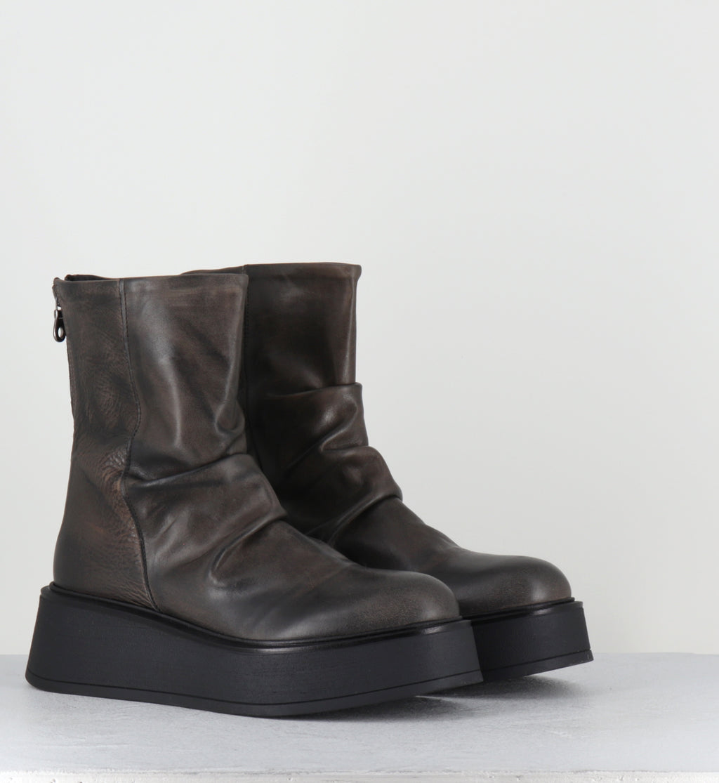 Bottines compensées en cuir kaki - ROKAN LAVATO ASFALTO