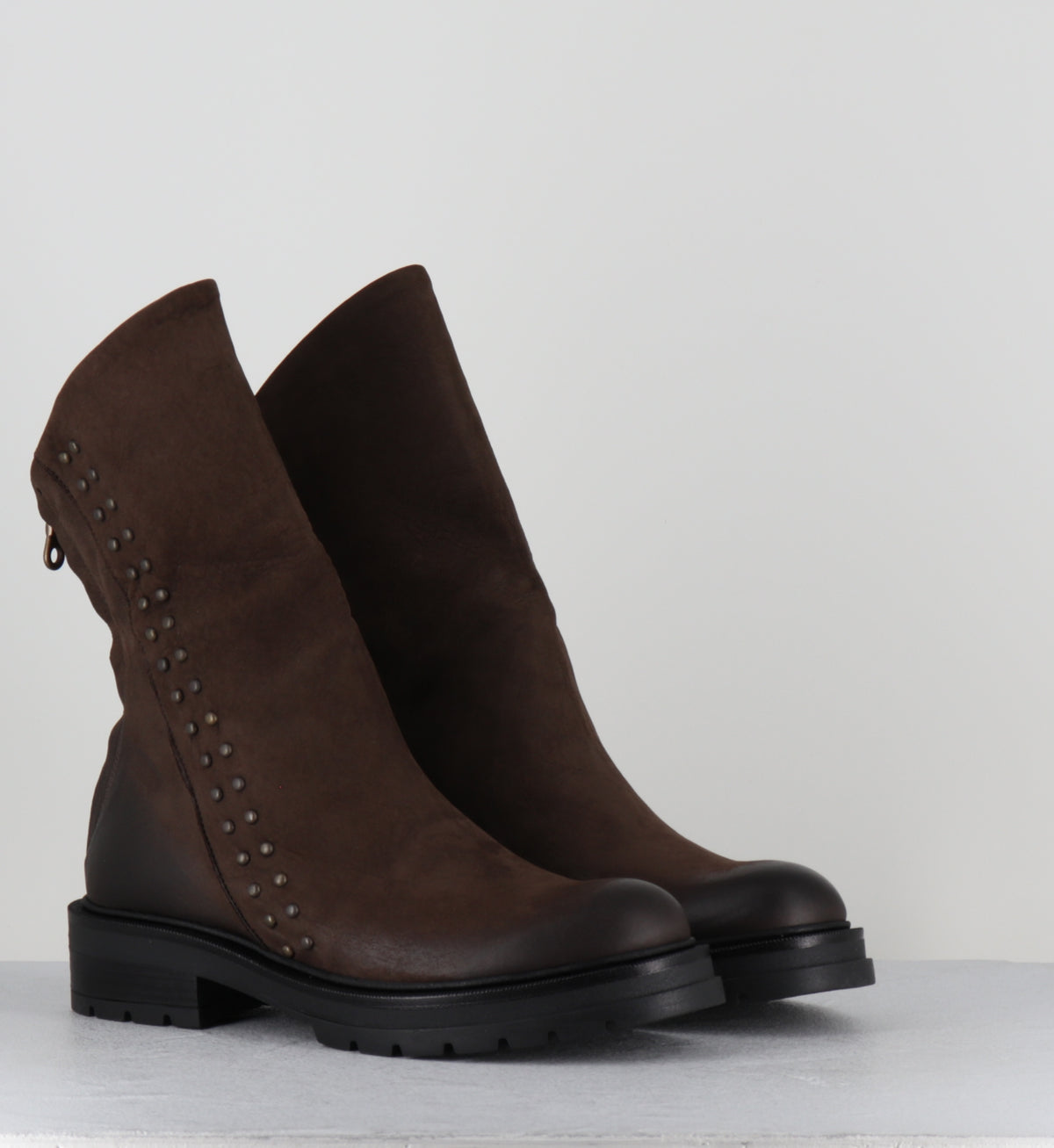 Boots bikers en cuir marron clous - ROMU NABUK MORO