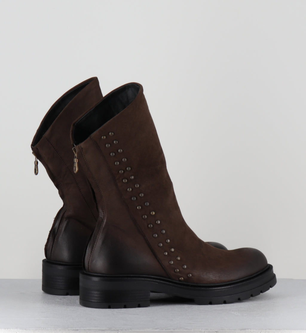 Boots bikers en cuir marron clous - ROMU NABUK MORO