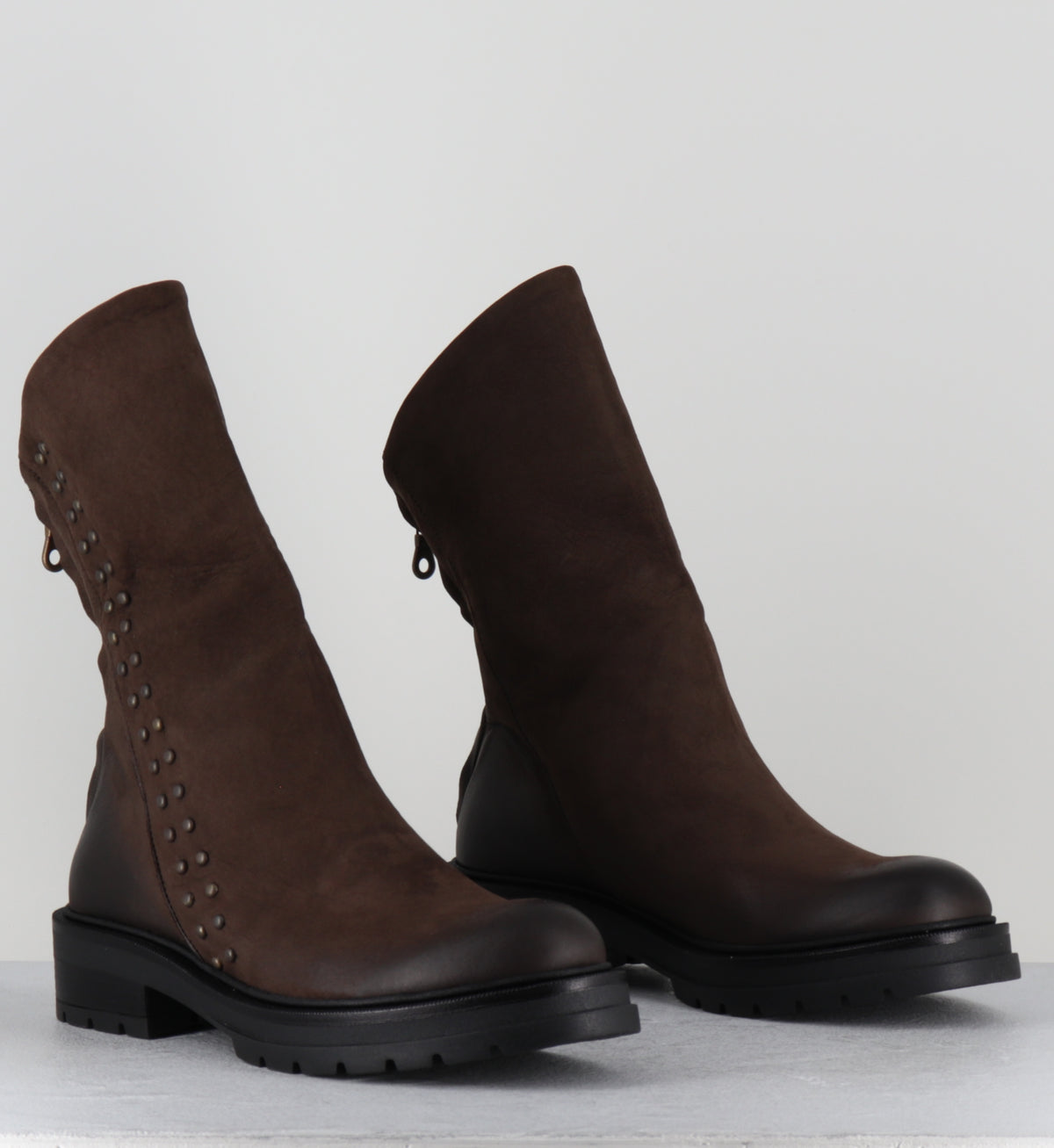 Boots bikers en cuir marron clous - ROMU NABUK MORO