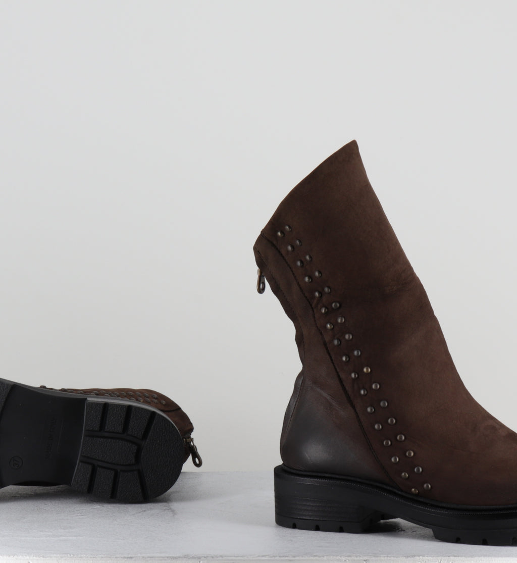 Boots bikers en cuir marron clous - ROMU NABUK MORO