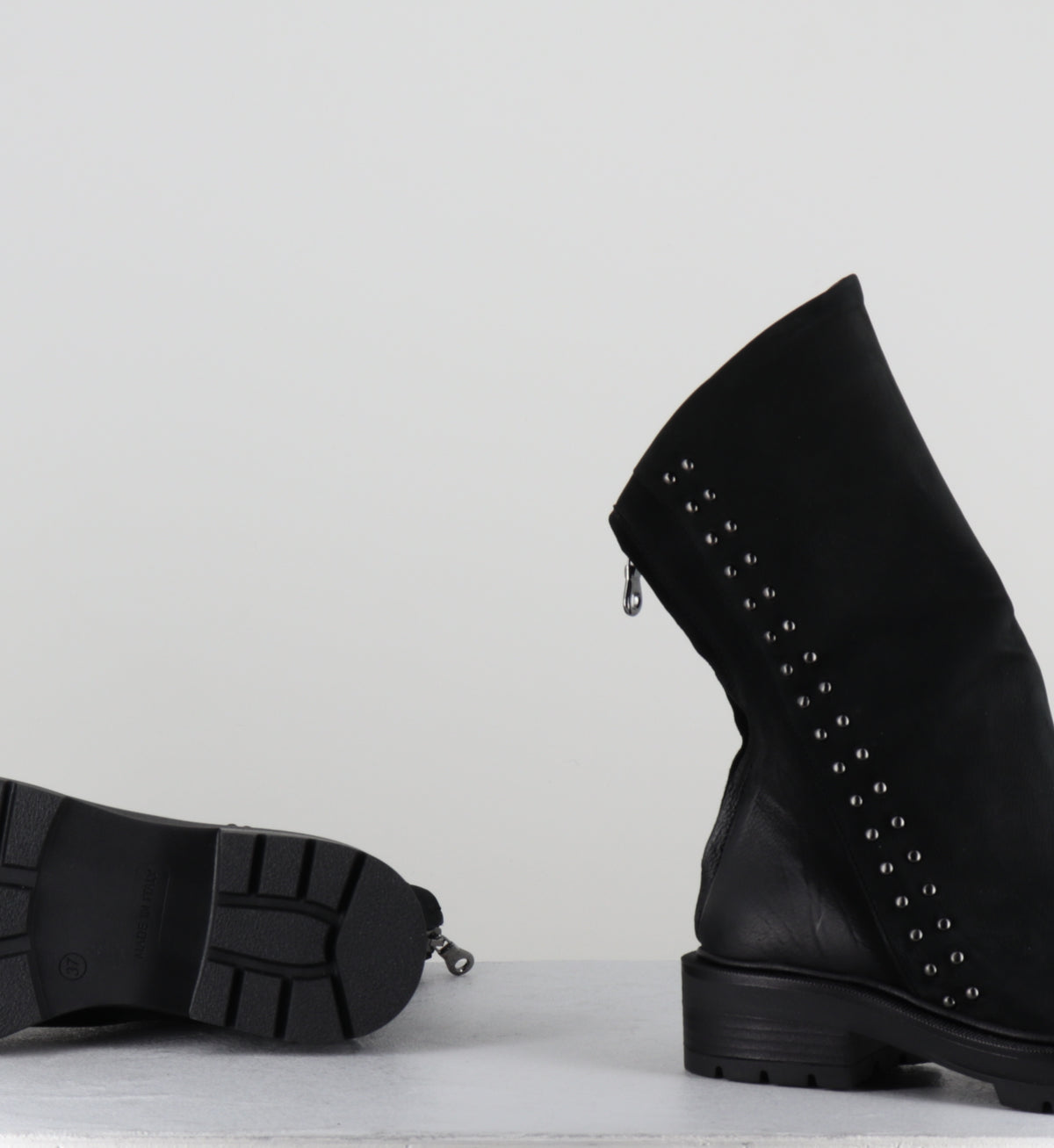 Boots bikers en cuir noir clous - ROMU NABUK NERO