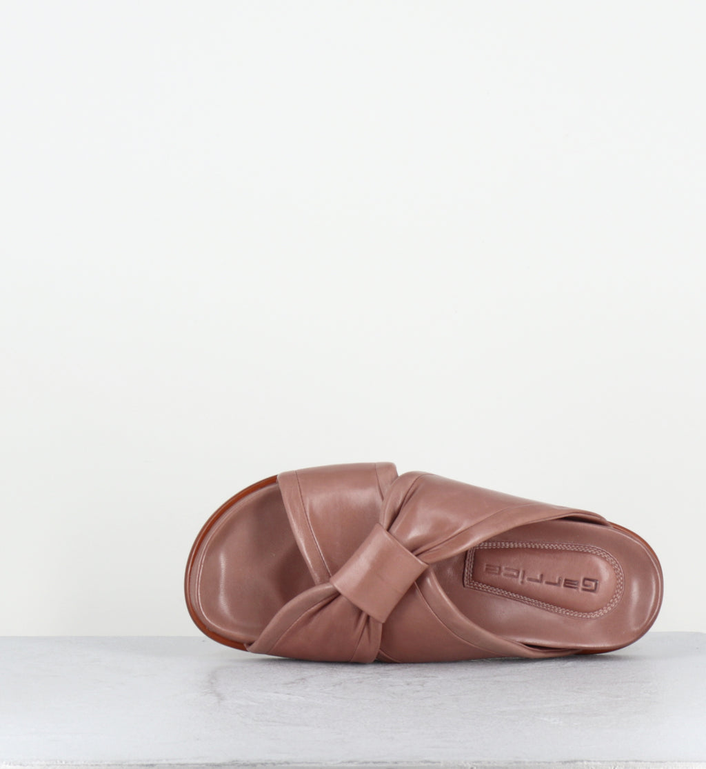 Mules japonisantes en cuir rose - DRIKO NAPPA PINK