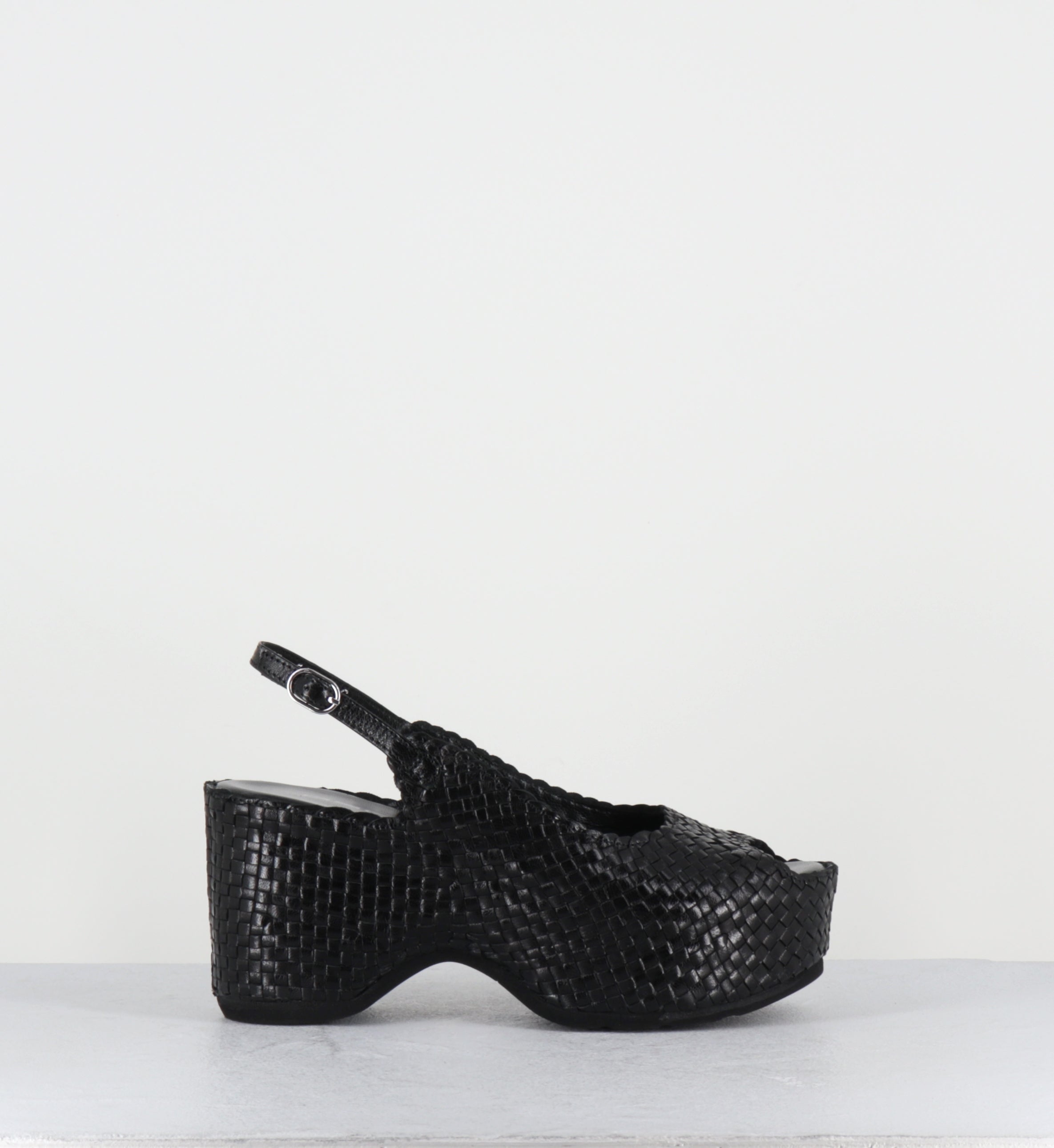 Sandales compensées en cuir noir - METI NEGRO TRENZADO