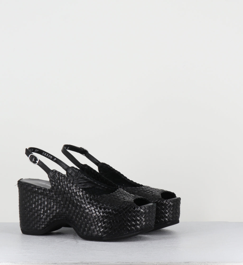 Sandales compensées en cuir noir - METI NEGRO TRENZADO