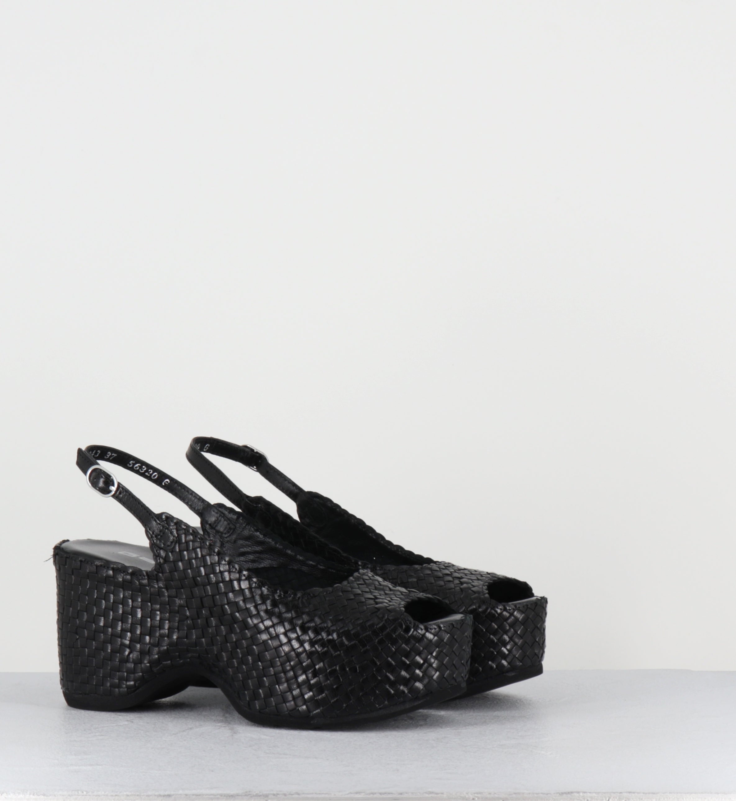 Sandales compensées en cuir noir - METI NEGRO TRENZADO