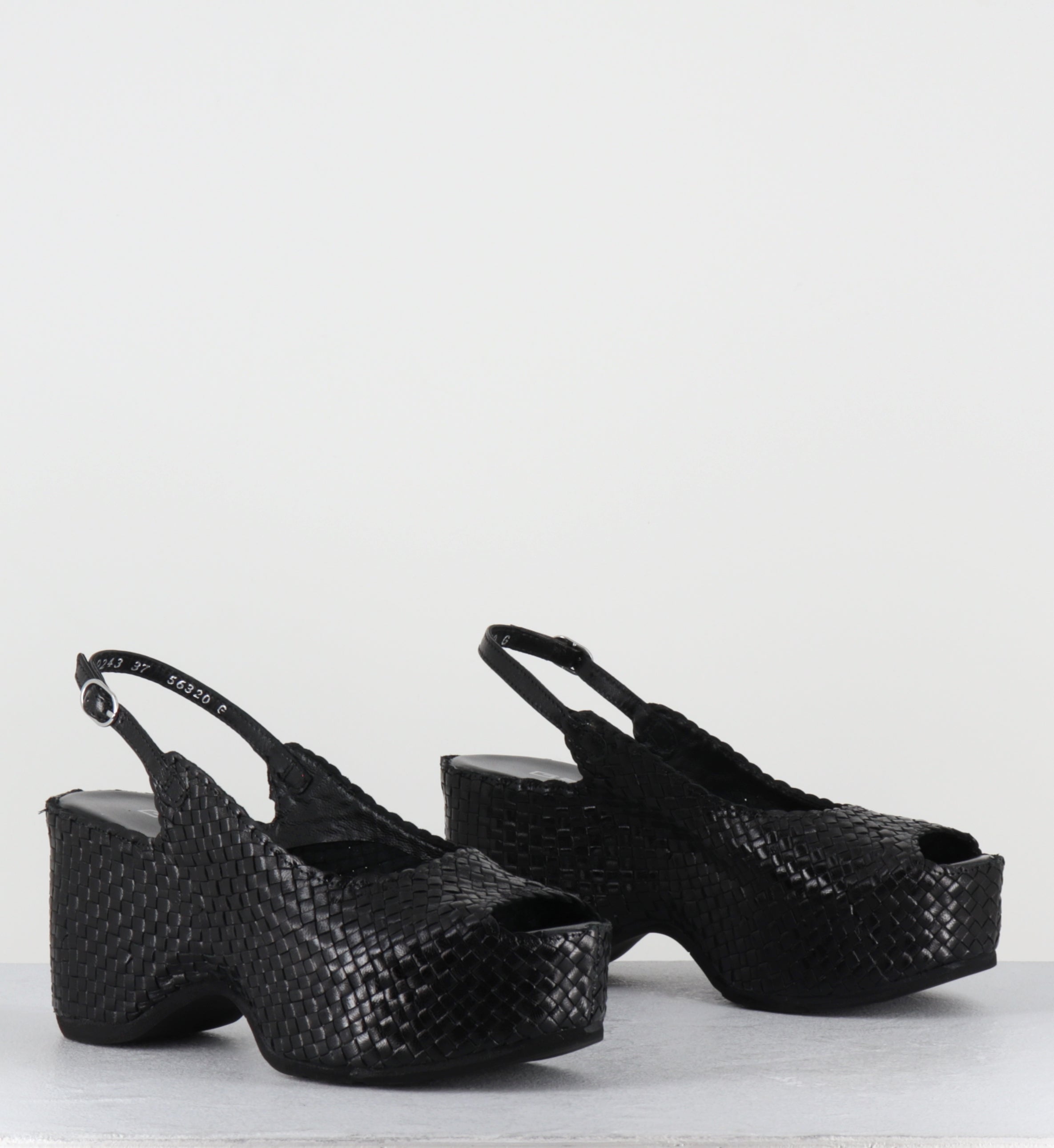 Sandales compensées en cuir noir - METI NEGRO TRENZADO