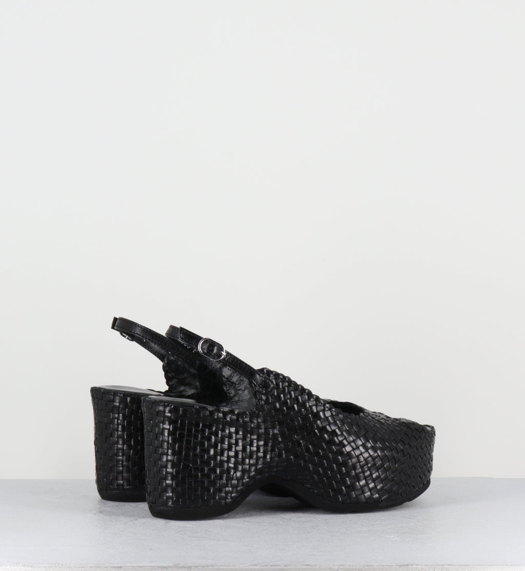 Sandales compensées en cuir noir - METI NEGRO TRENZADO