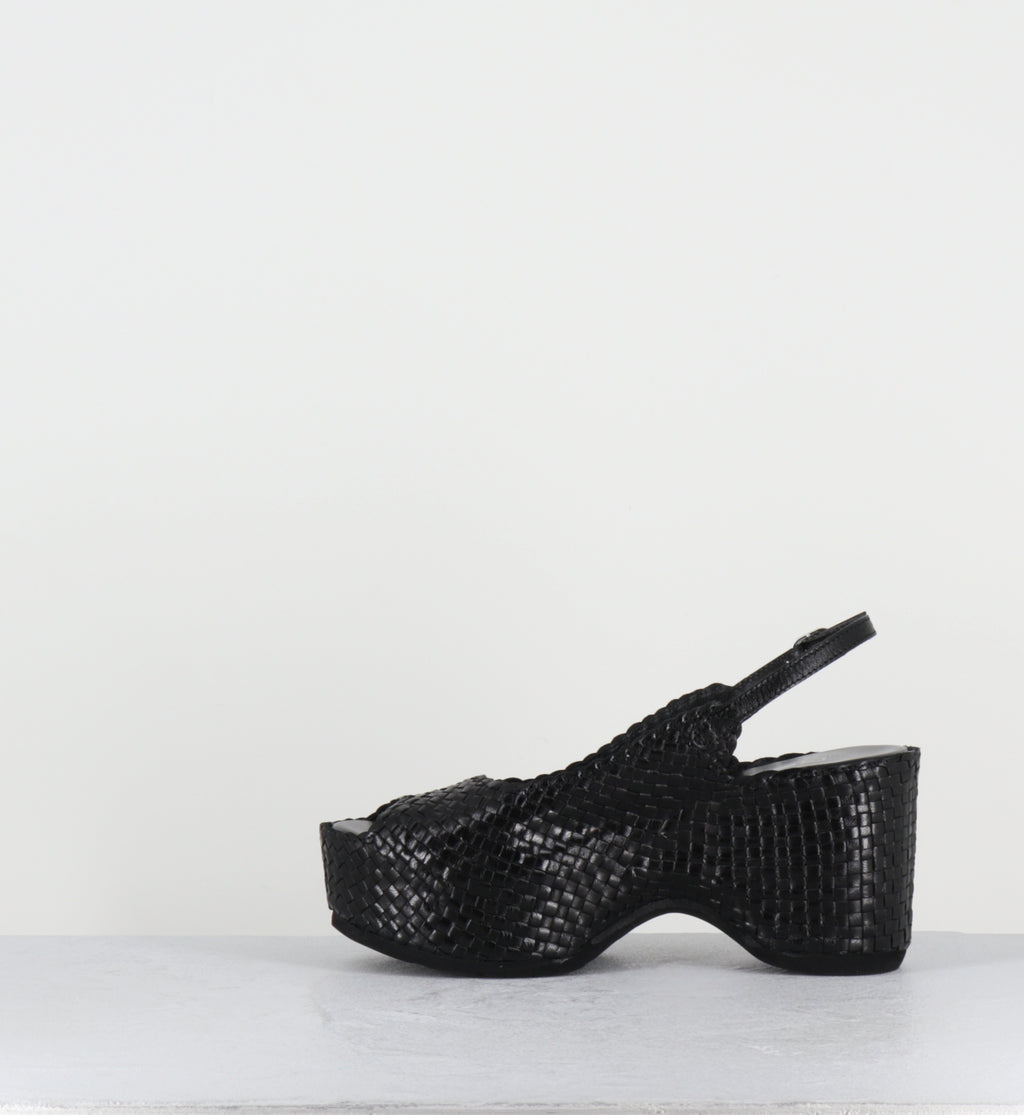 Sandales compensées en cuir noir - METI NEGRO TRENZADO
