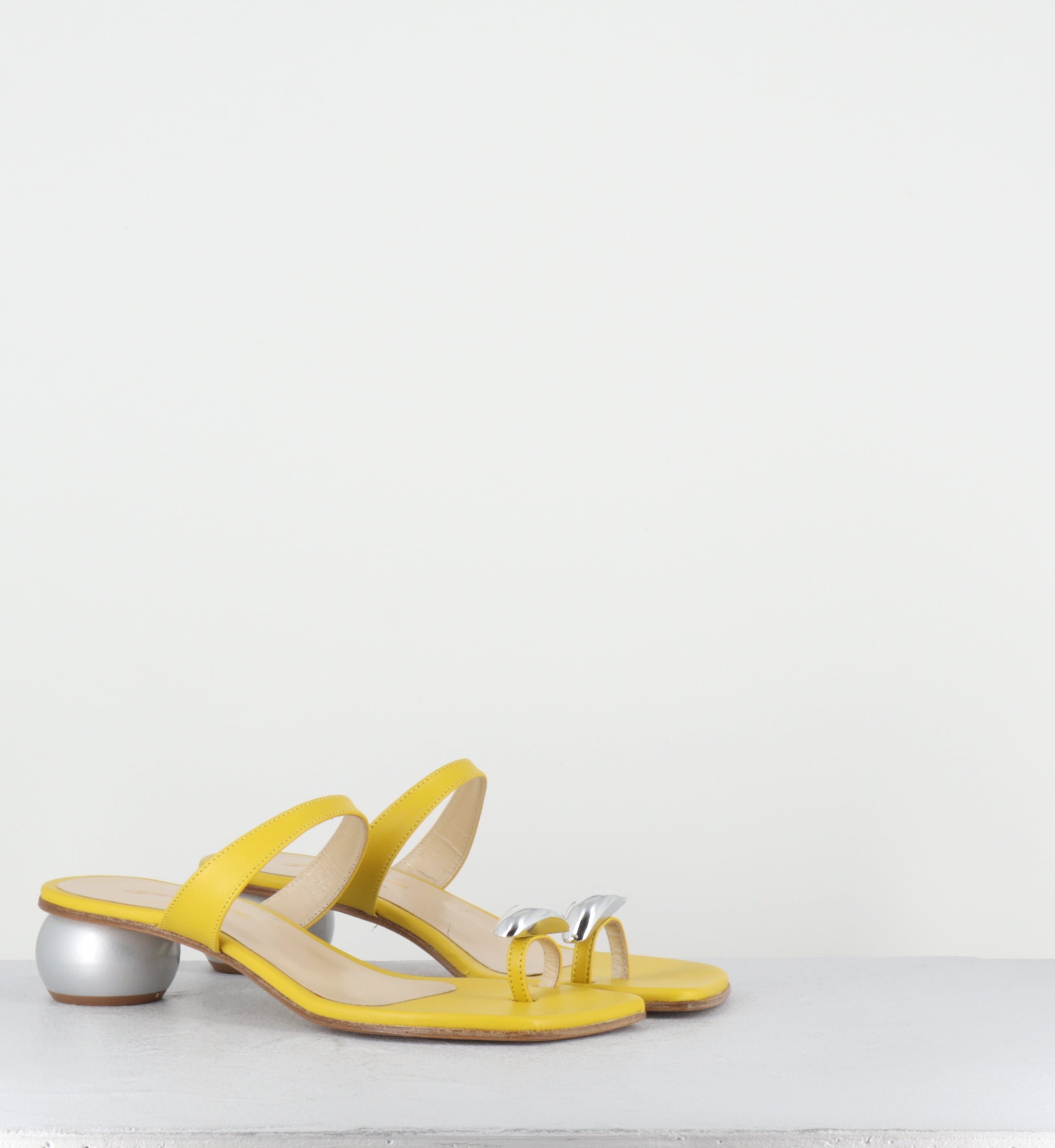Mules tongs en cuir jaune talon rond - 1839 NAPPA GIALLO