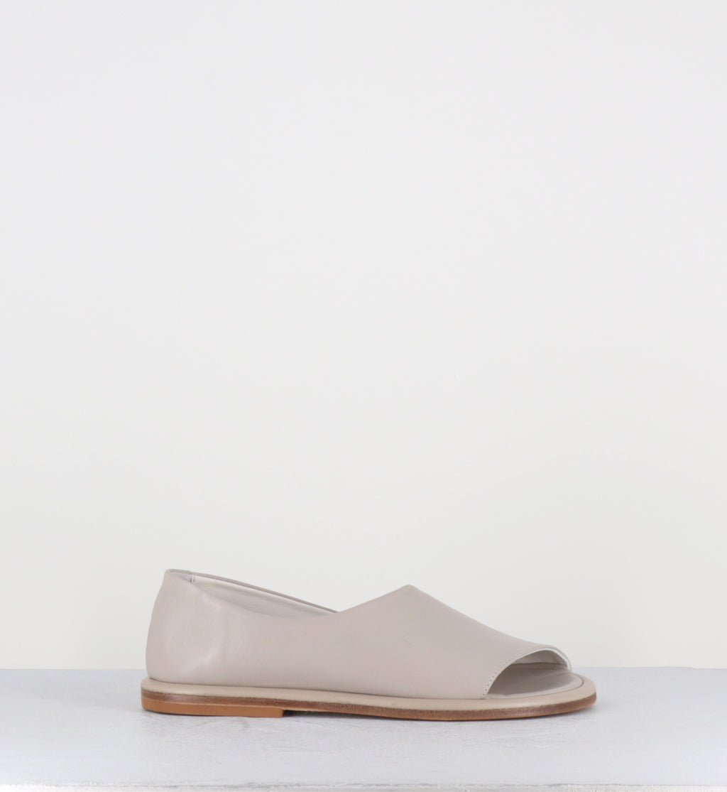 Sandales plates en cuir beige - STRILLONE GLOWE SAND