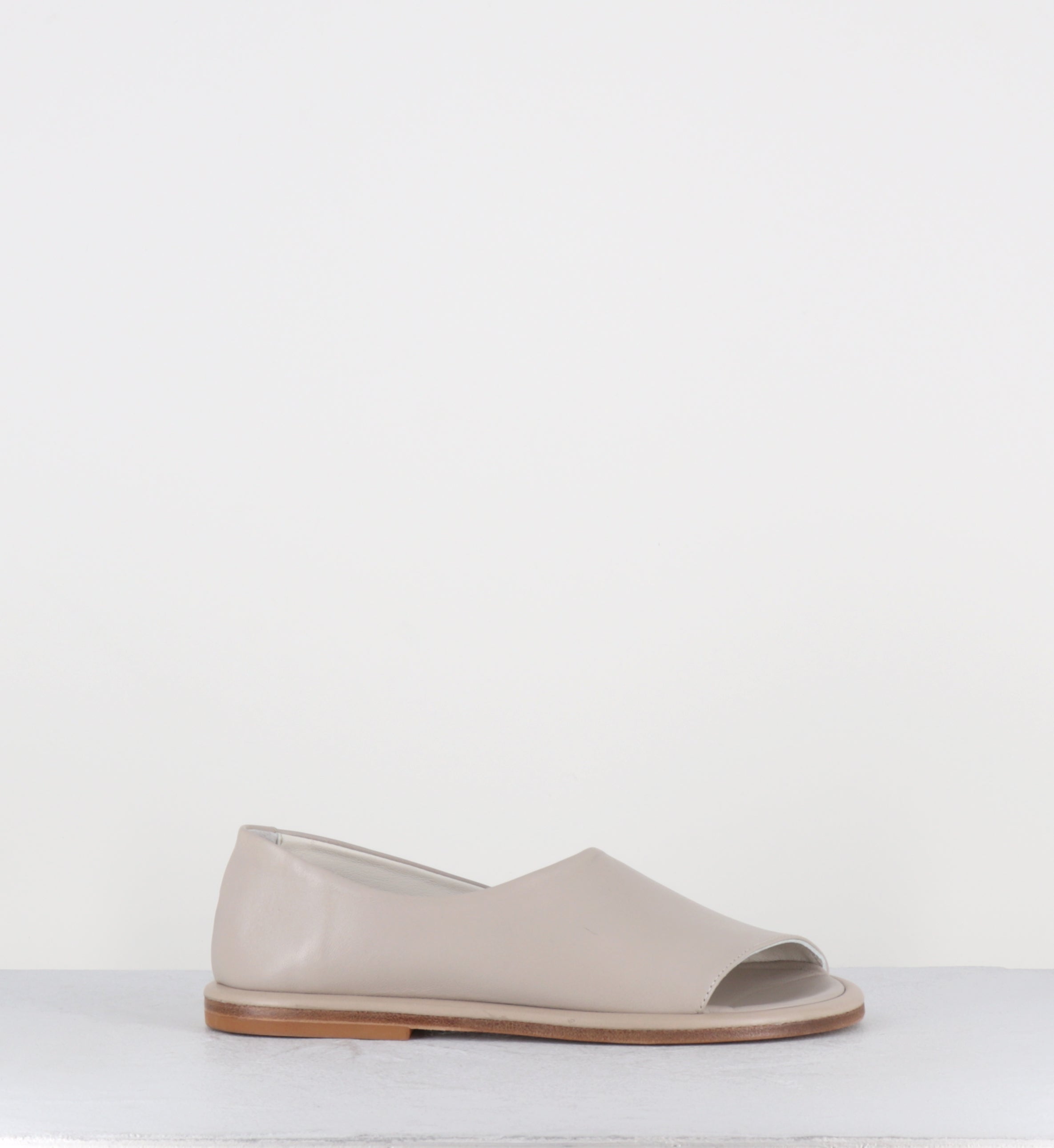 Sandales plates en cuir beige - STRILLONE GLOWE SAND