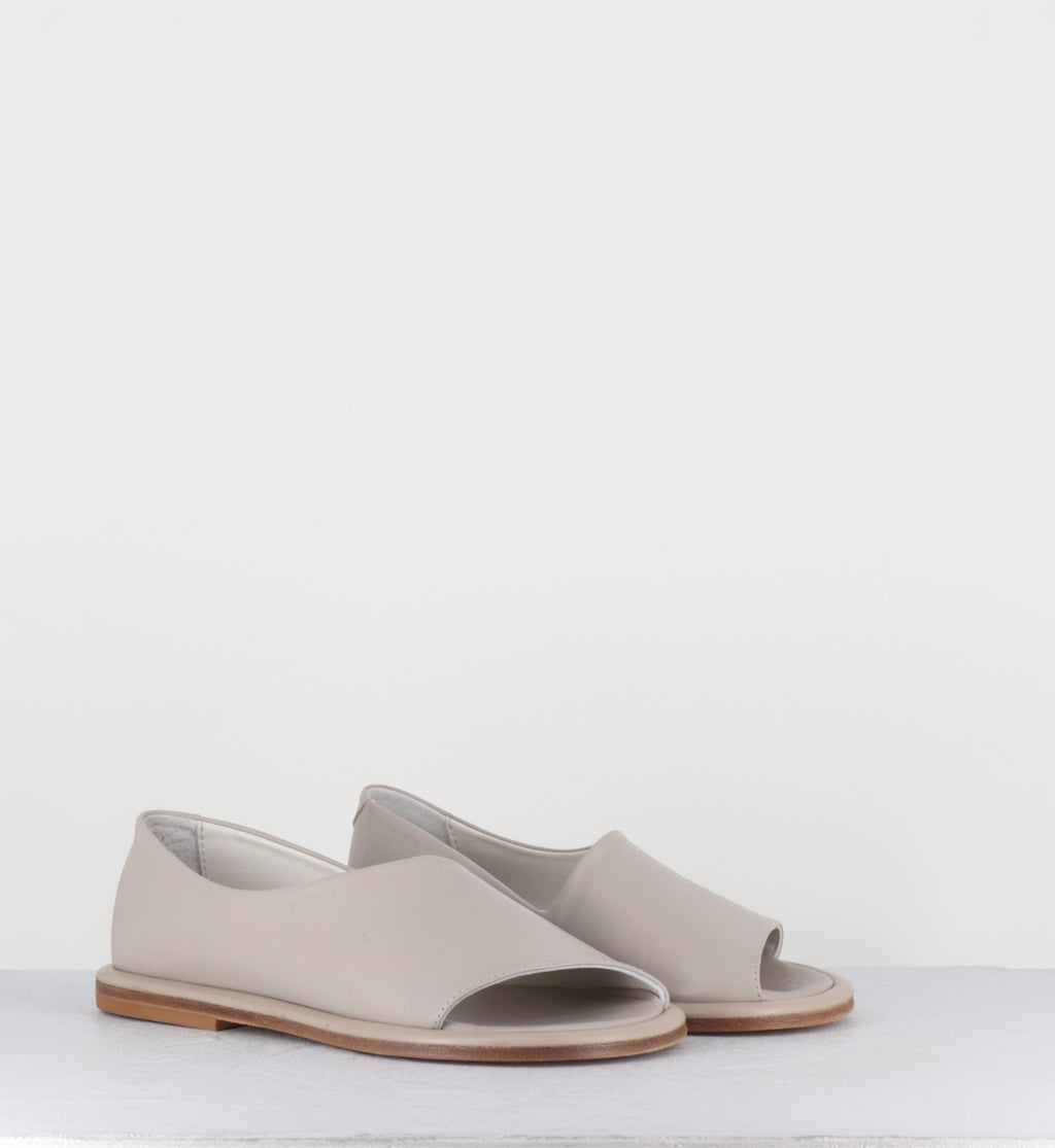 Sandales plates en cuir beige - STRILLONE GLOWE SAND