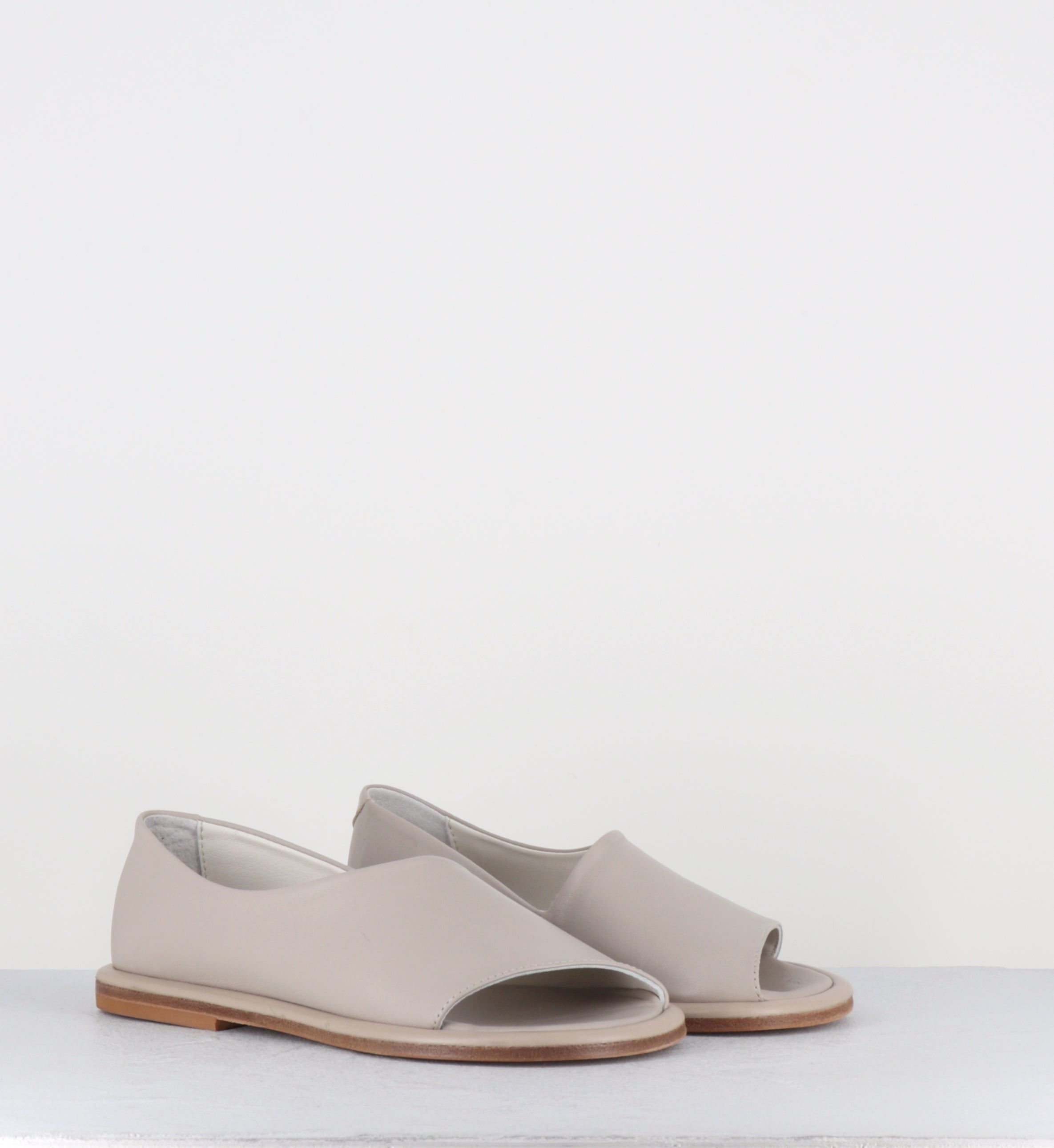 Sandales plates en cuir beige - STRILLONE GLOWE SAND