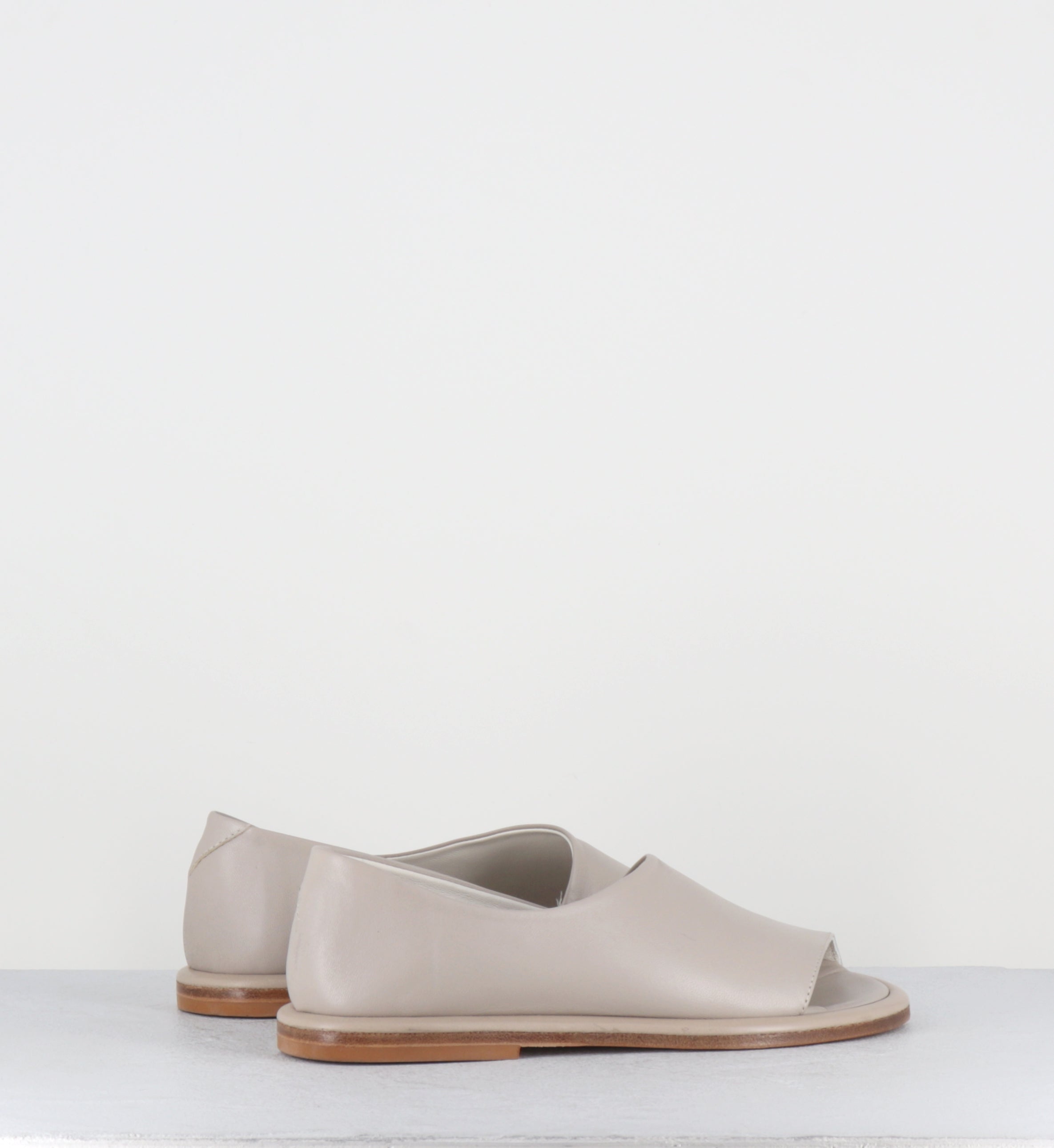 Sandales plates en cuir beige - STRILLONE GLOWE SAND