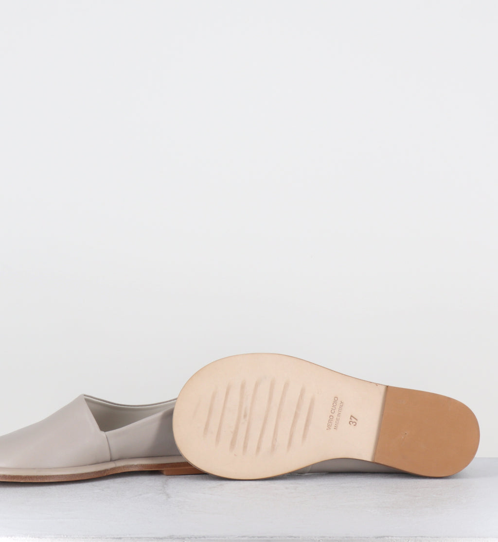 Sandales plates en cuir beige - STRILLONE GLOWE SAND