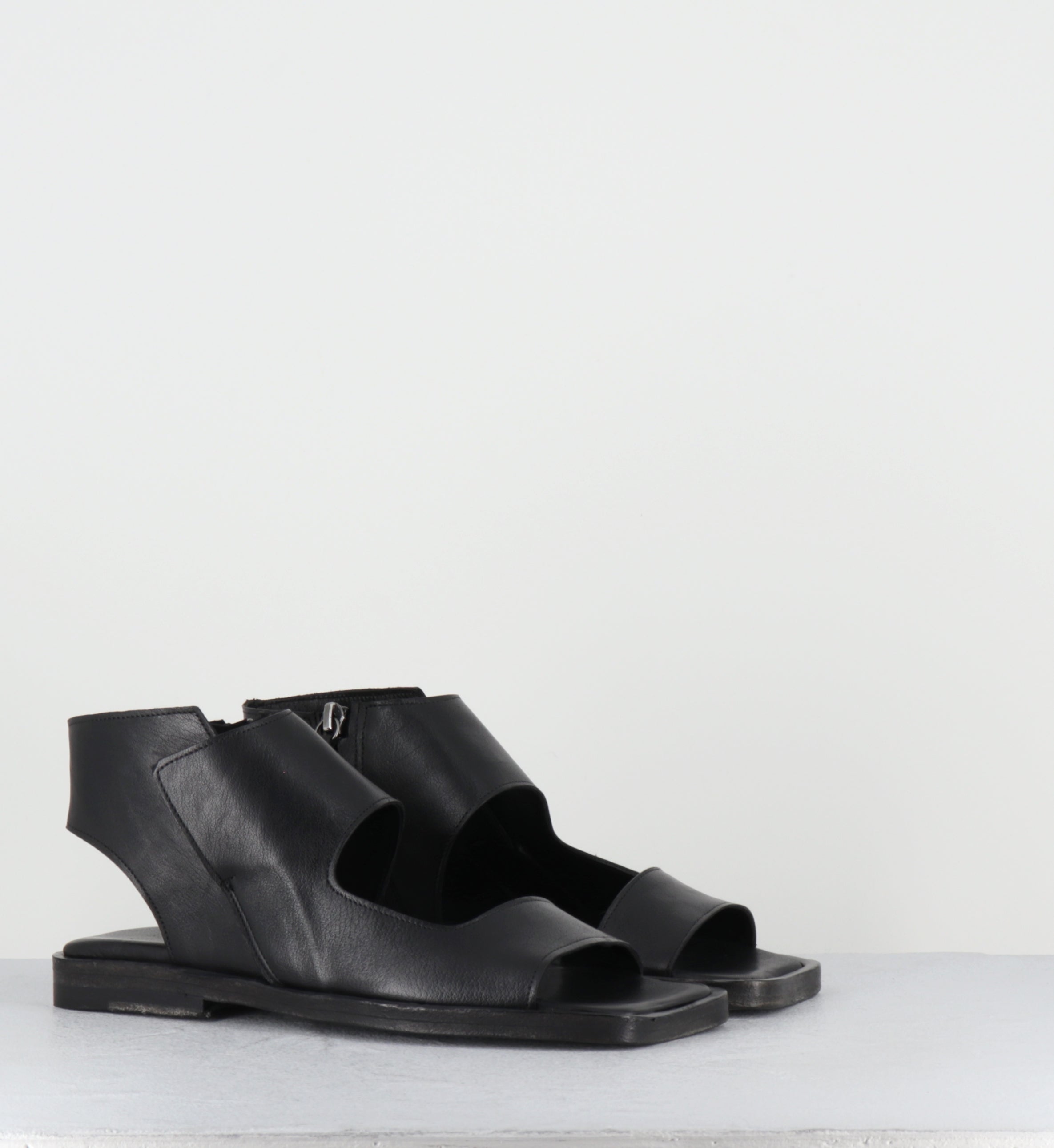 Sandales plates en cuir noir anatomiques - TRILLAME KENYA NERO