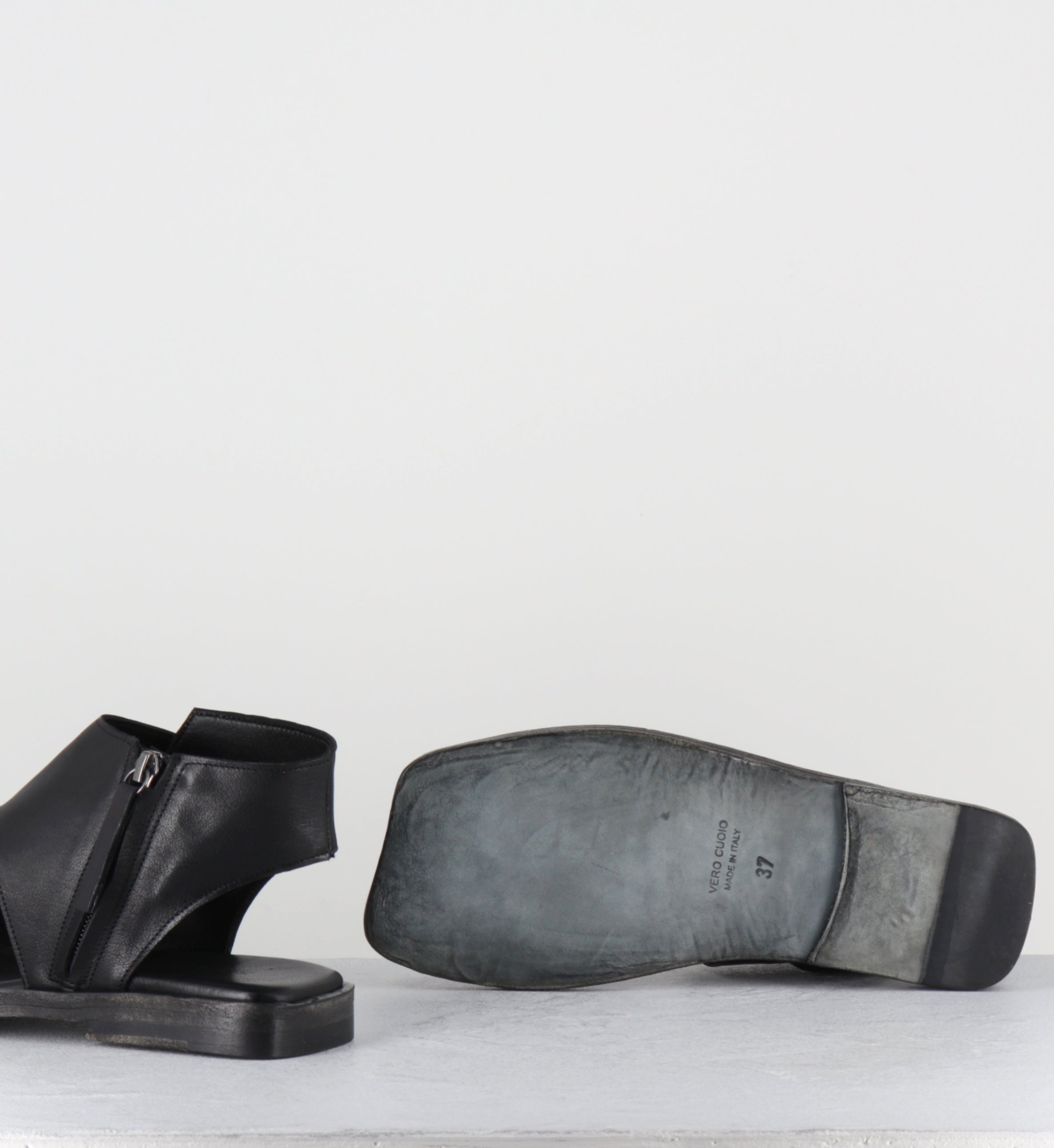 Sandales plates en cuir noir anatomiques - TRILLAME KENYA NERO