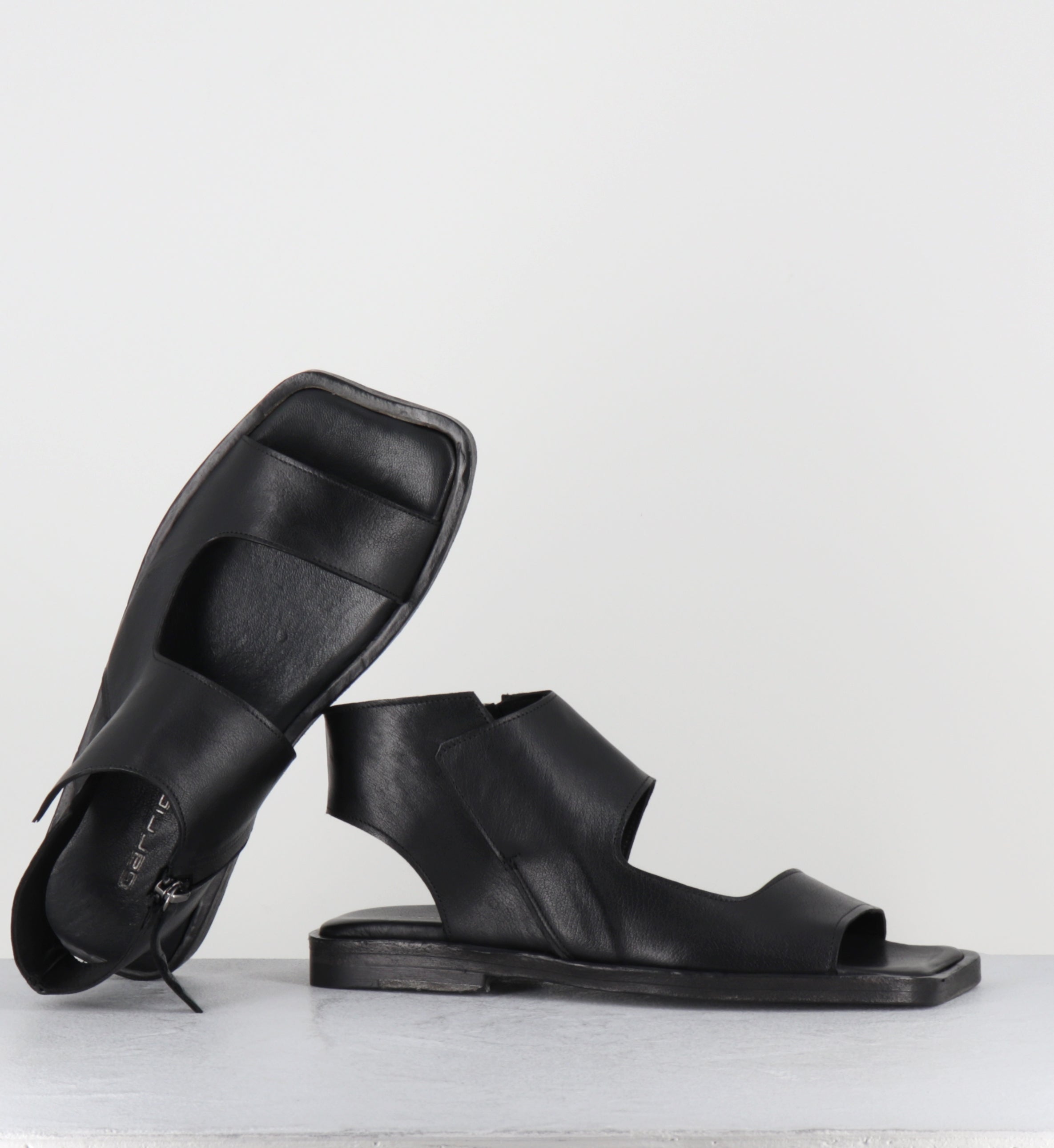 Sandales plates en cuir noir anatomiques - TRILLAME KENYA NERO