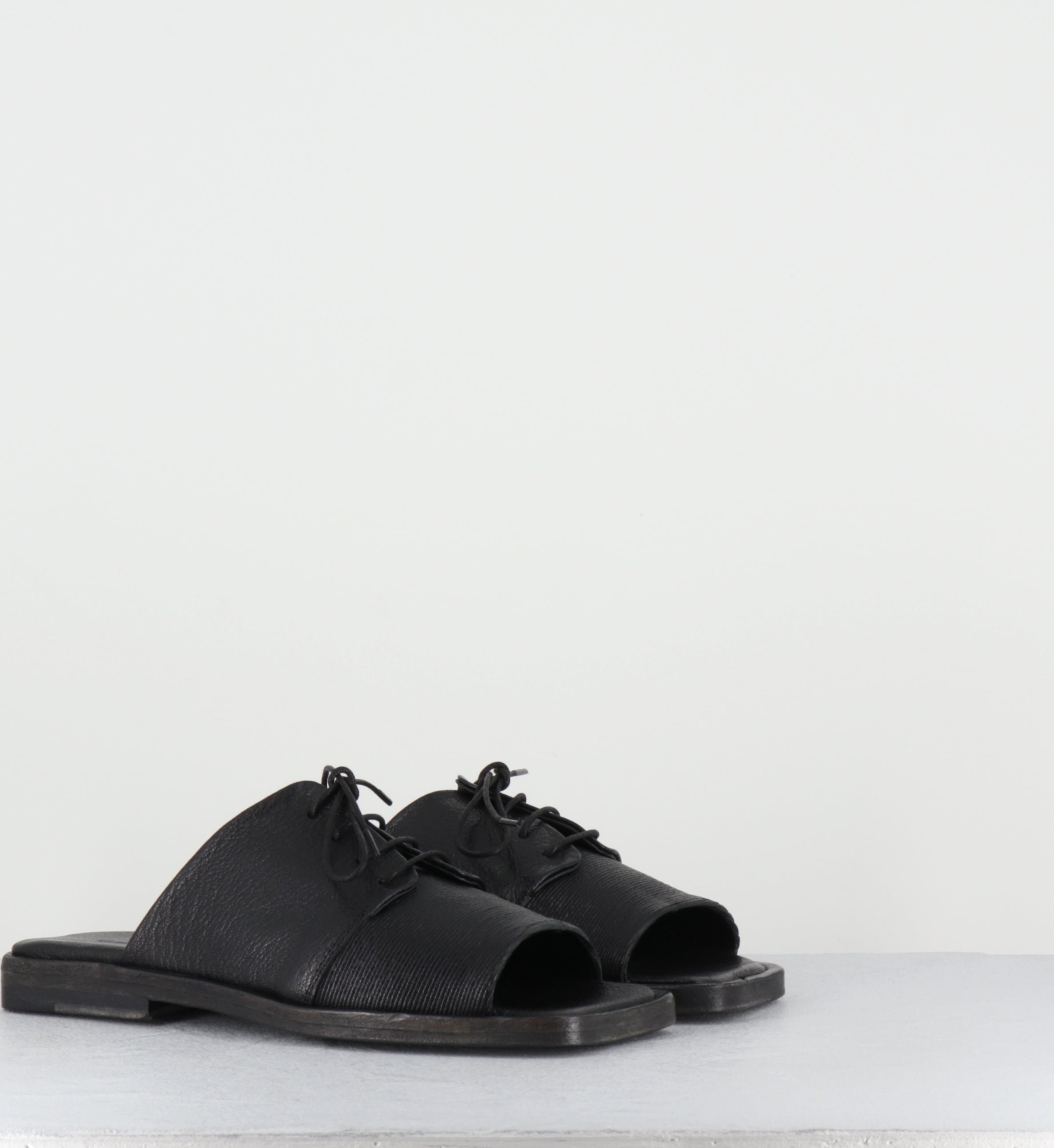 Mules plates en cuir noir à lacets - STRILLA KENYA NERO