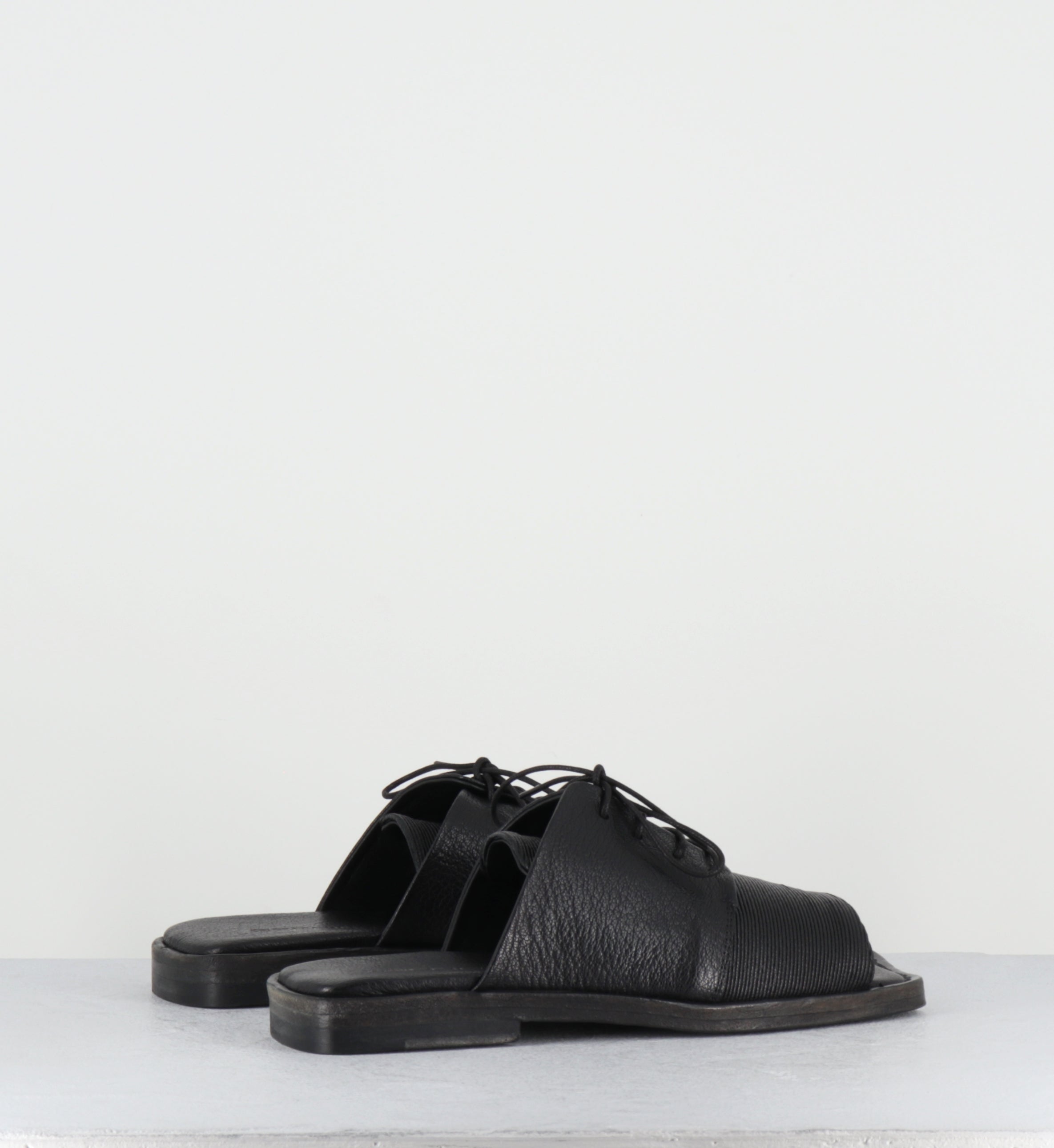 Mules plates en cuir noir à lacets - STRILLA KENYA NERO