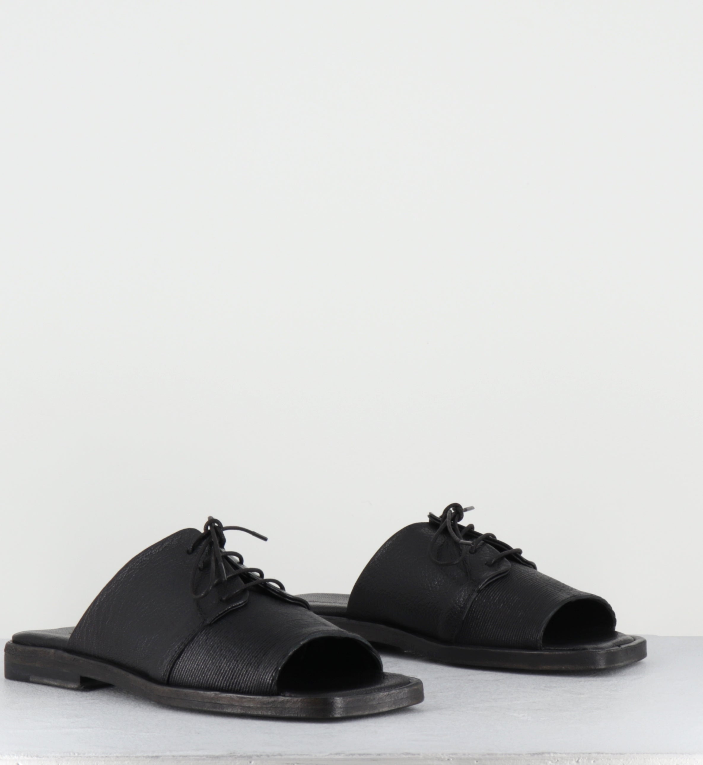 Mules plates en cuir noir à lacets - STRILLA KENYA NERO