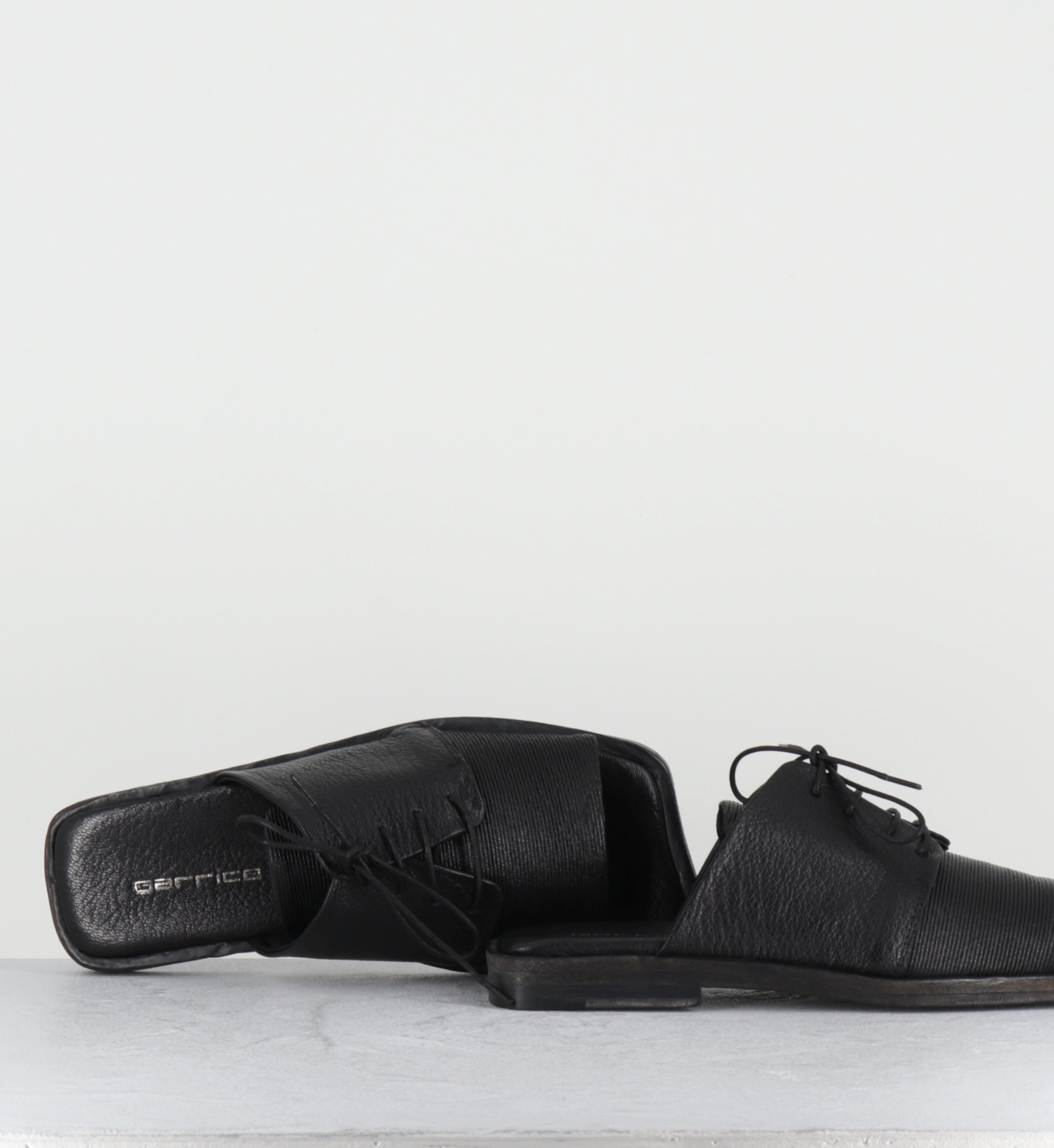 Mules plates en cuir noir à lacets - STRILLA KENYA NERO