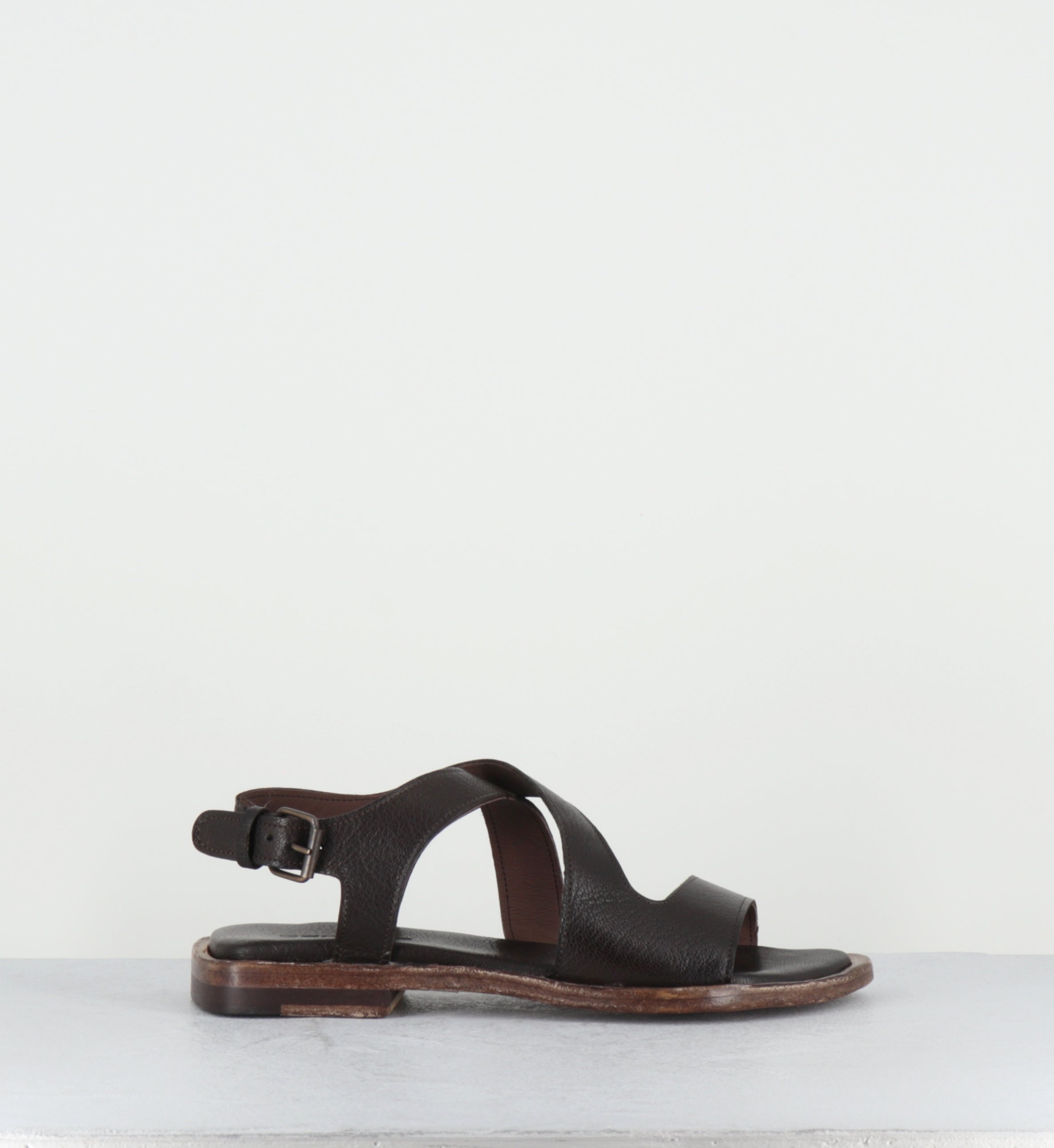 Sandales plates en cuir marron - TRALI KENIA EBANO