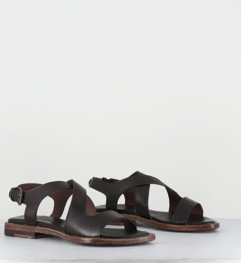 Sandales plates en cuir marron - TRALI KENIA EBANO