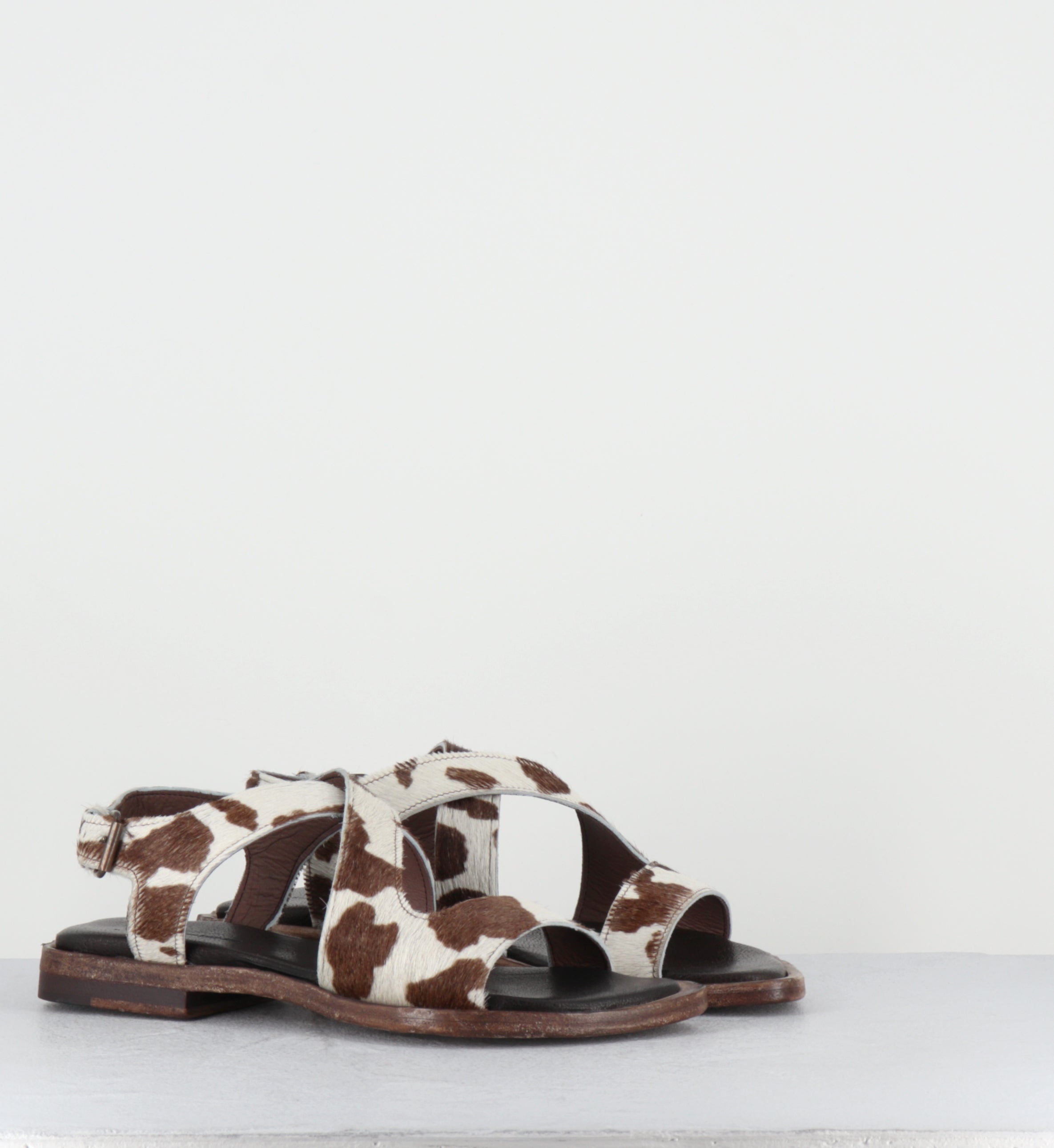 Sandales plates pony vache - TRALI MUCCA EBANO
