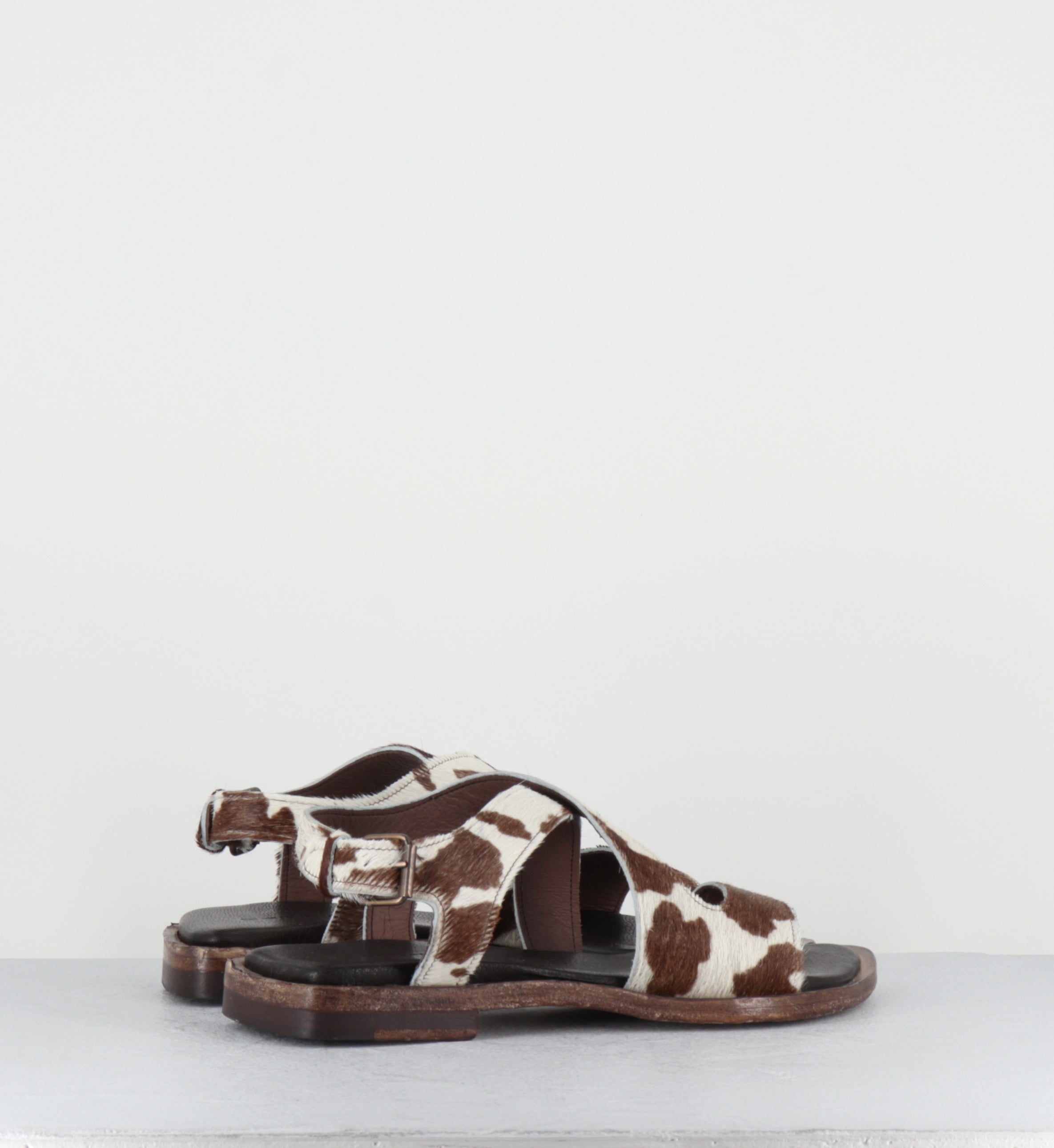 Sandales plates pony vache - TRALI MUCCA EBANO
