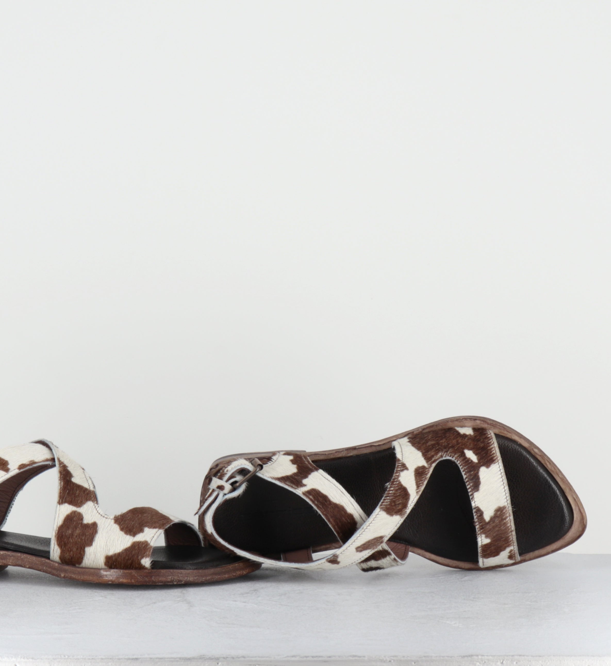 Sandales plates pony vache - TRALI MUCCA EBANO