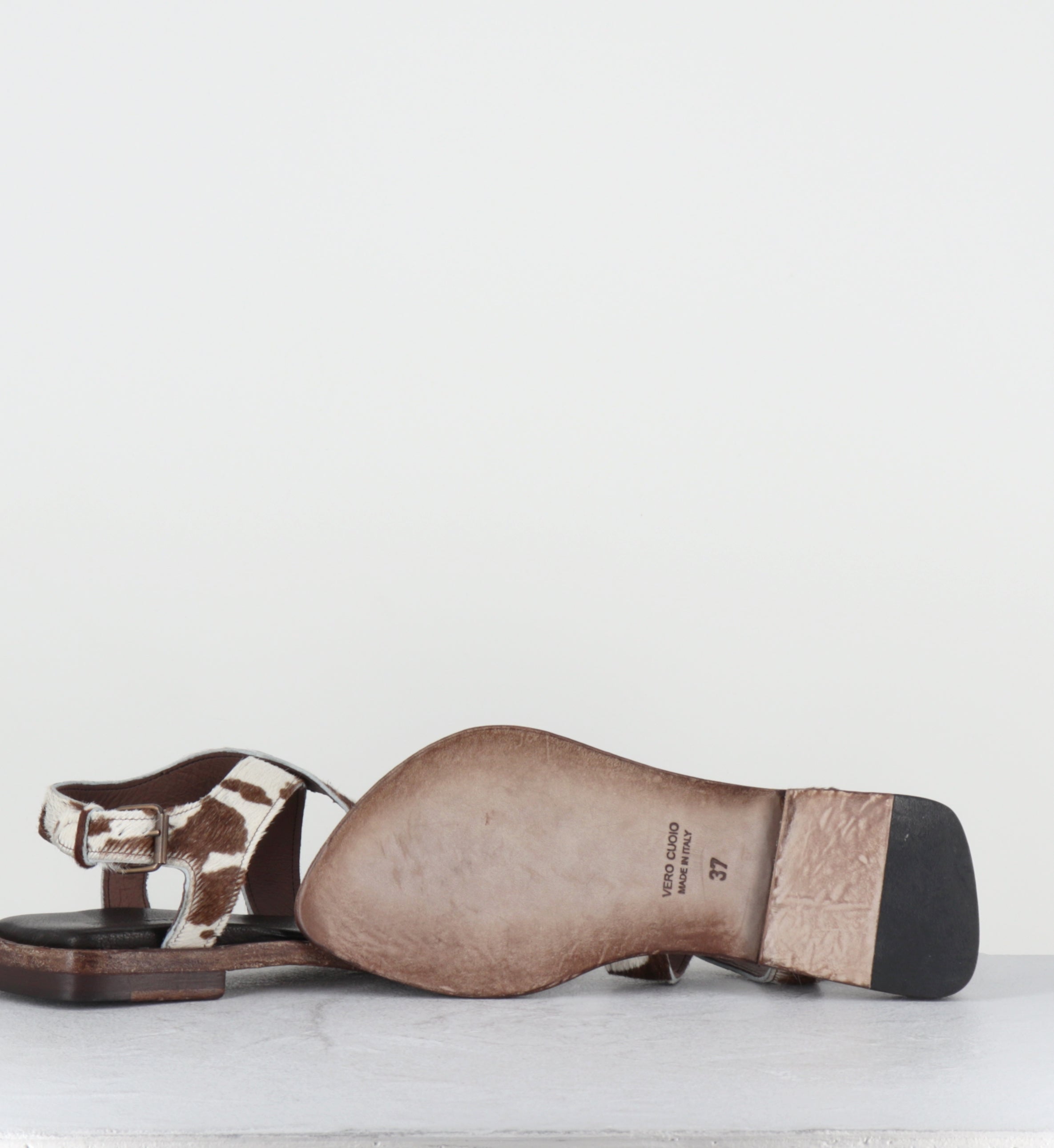 Sandales plates pony vache - TRALI MUCCA EBANO