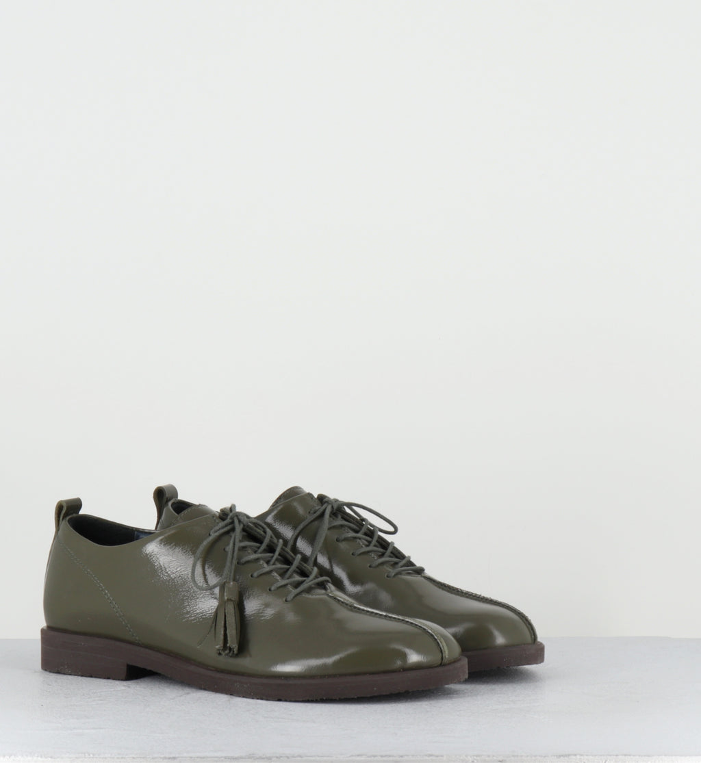 Chaussures à lacets en cuir vernis vert - ONAR NAPLAK MUSHIO