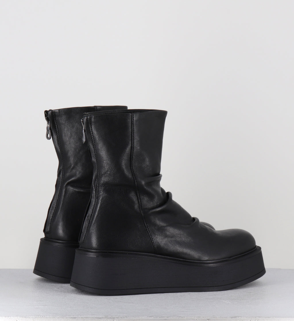 Bottines compensées en cuir noir - ROKAN LAVATO NERO