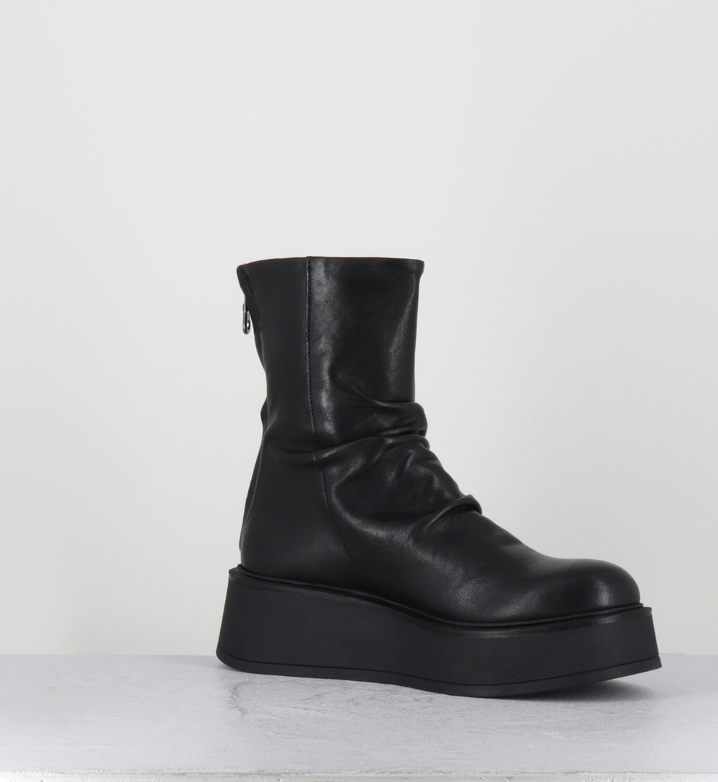 Bottines compensées en cuir noir - ROKAN LAVATO NERO