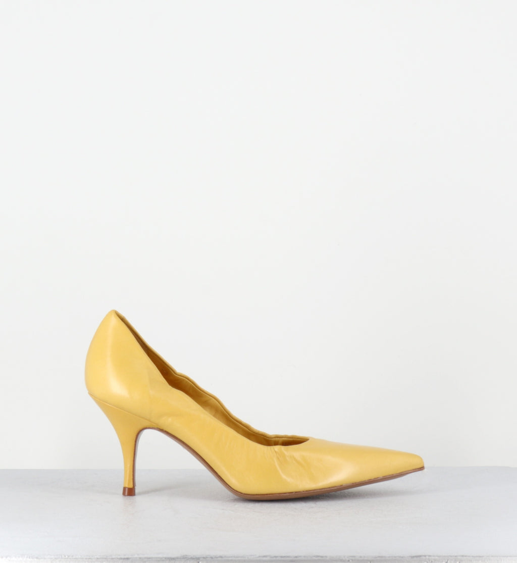 Escarpins en cuir jaune pointus - ALESIA NAPPA STRAW