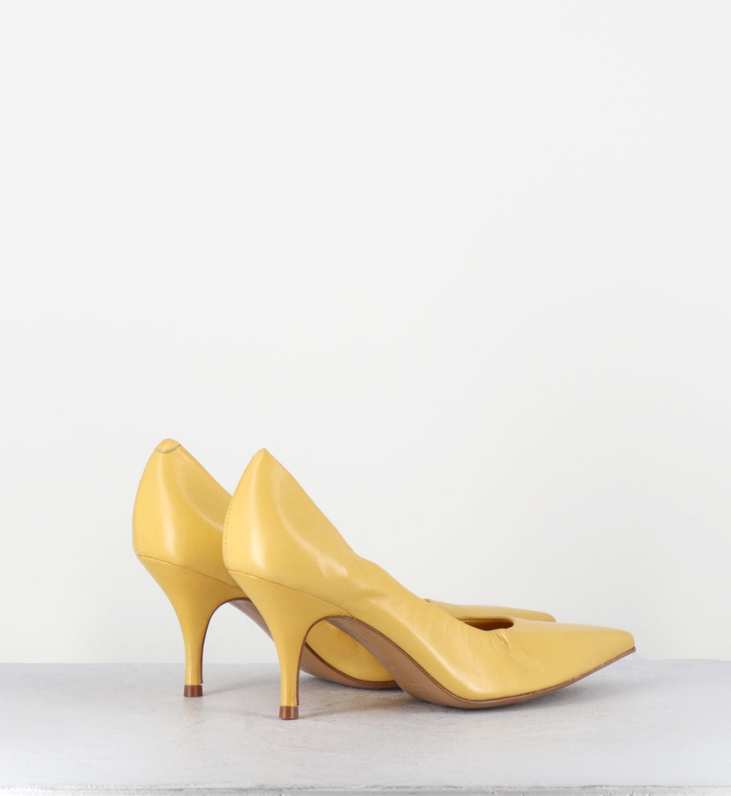 Escarpins en cuir jaune pointus - ALESIA NAPPA STRAW