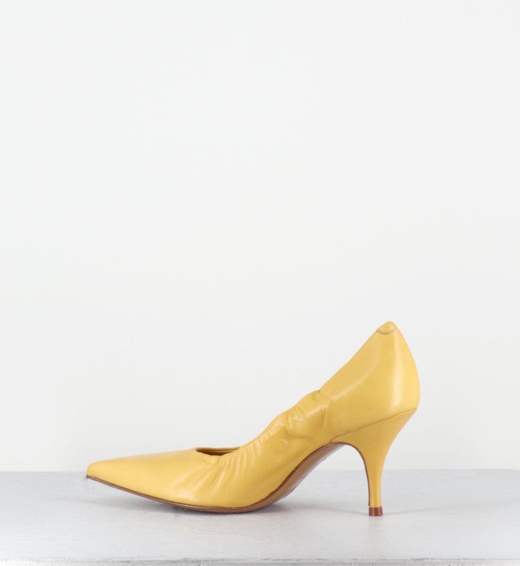 Escarpins en cuir jaune pointus - ALESIA NAPPA STRAW