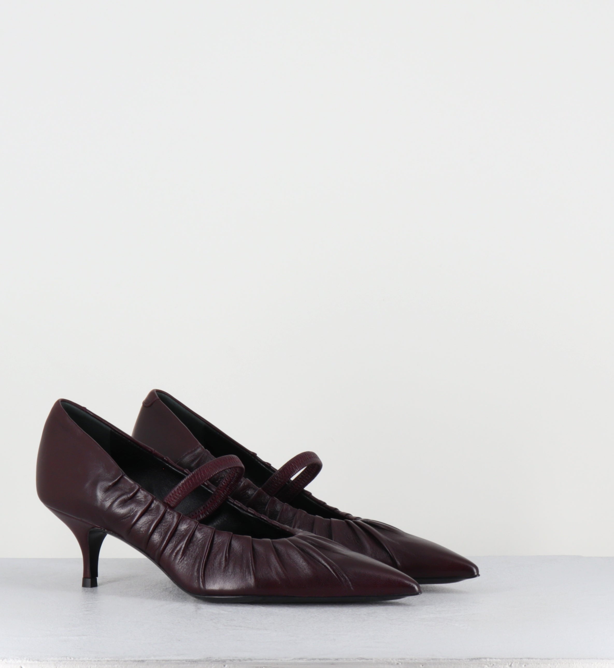 Escarpins en cuir plissé prune petit talon - ARAMIS NAPPA BURGUNDY